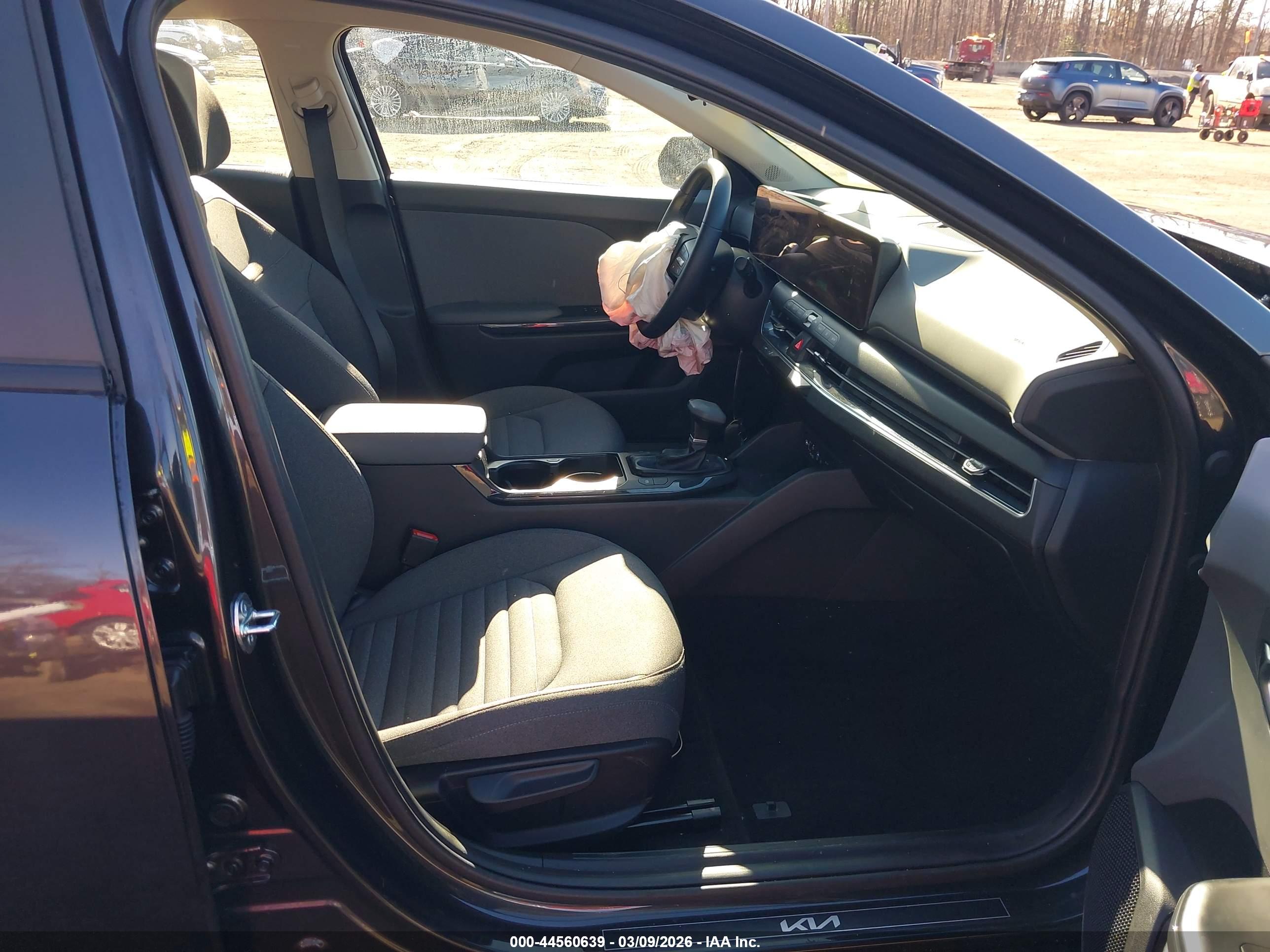 KIA K4 image 5