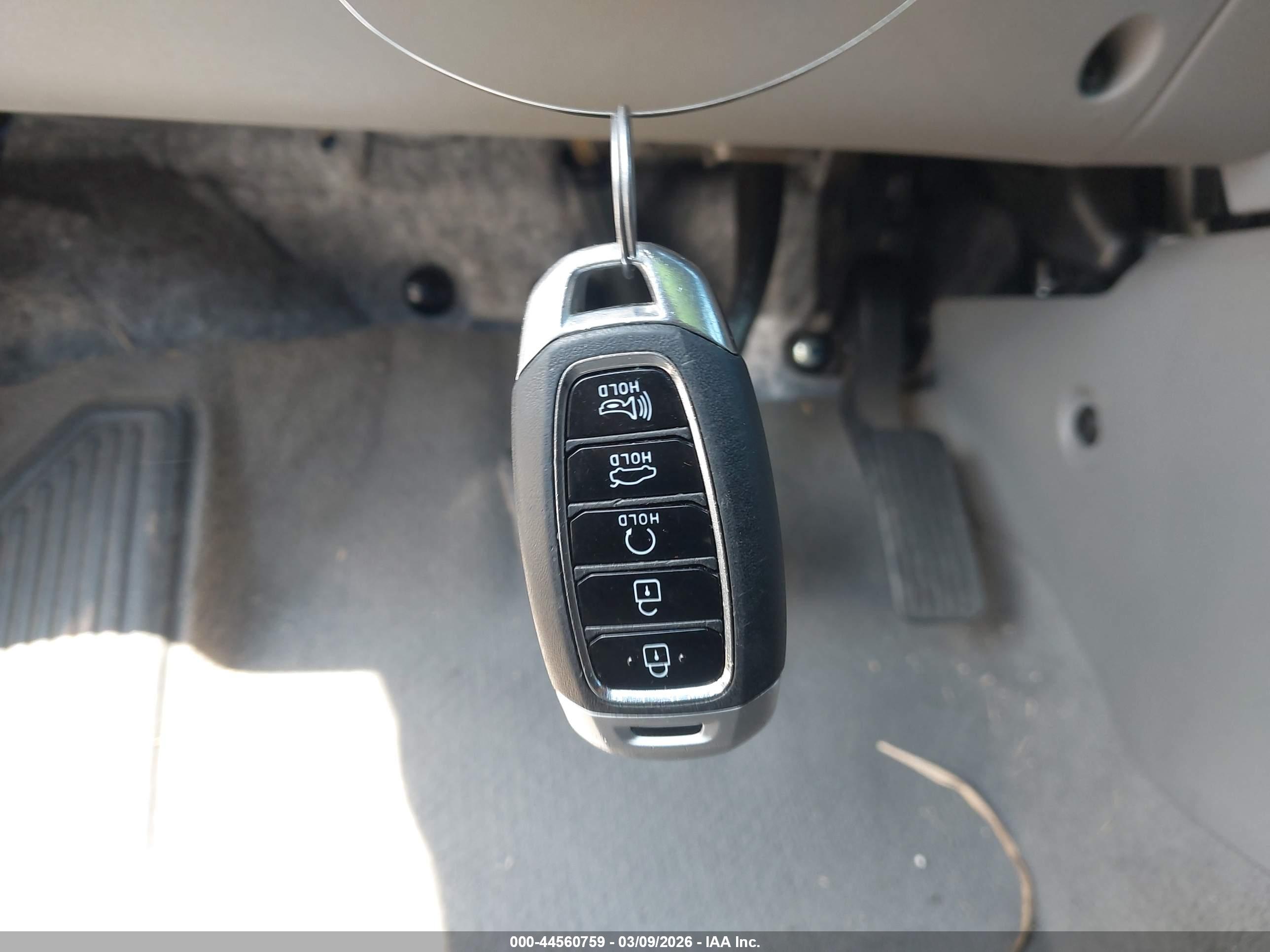 HYUNDAI ELANTRA image 11