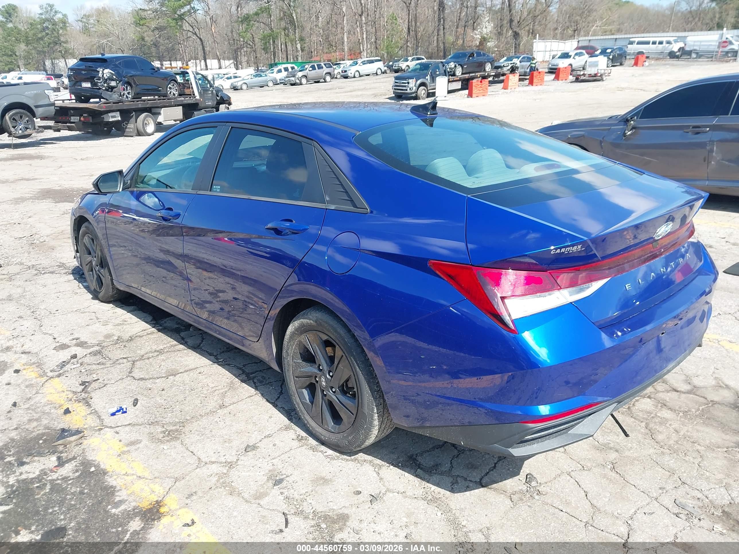 HYUNDAI ELANTRA image 3