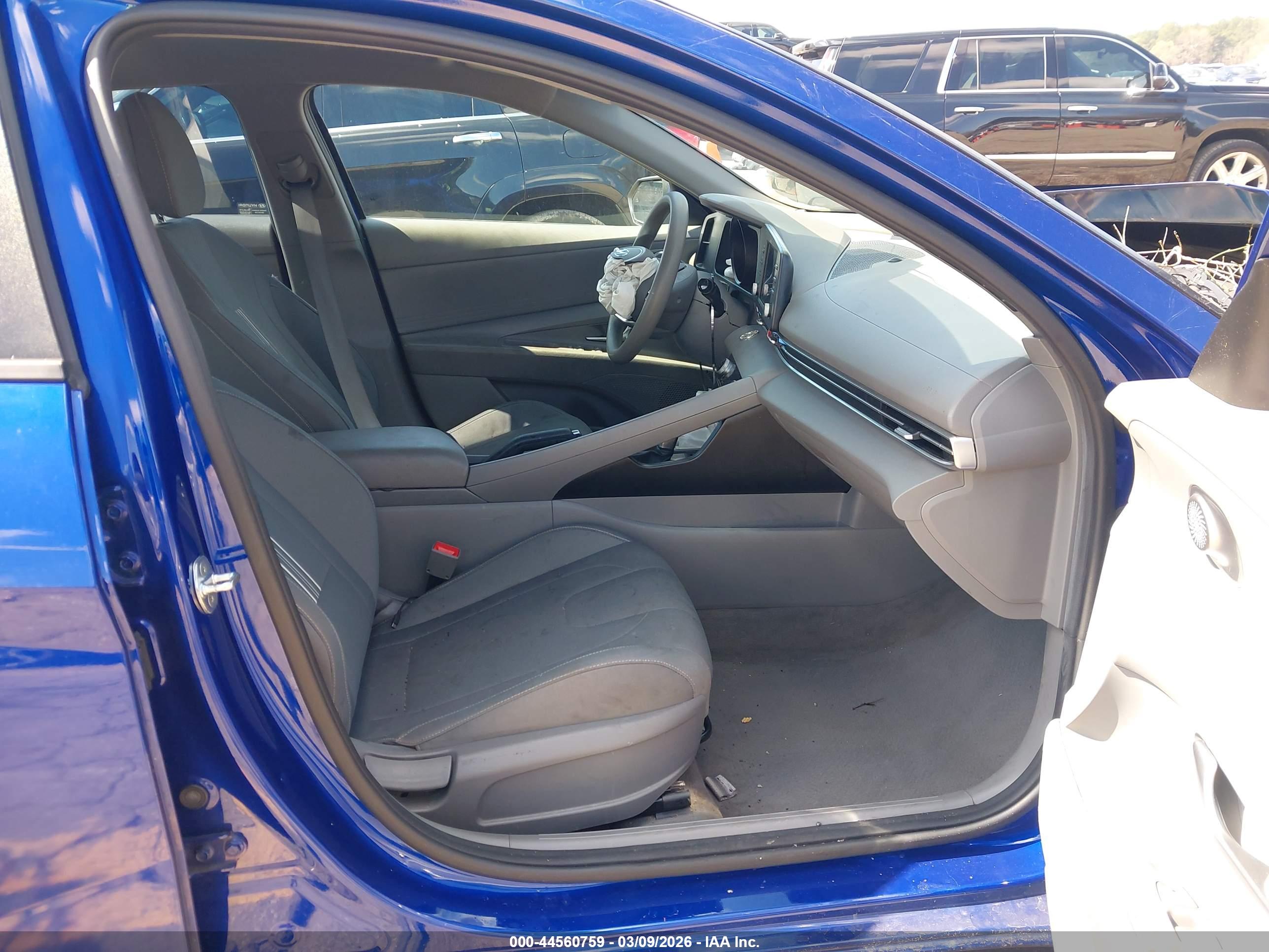 HYUNDAI ELANTRA image 5