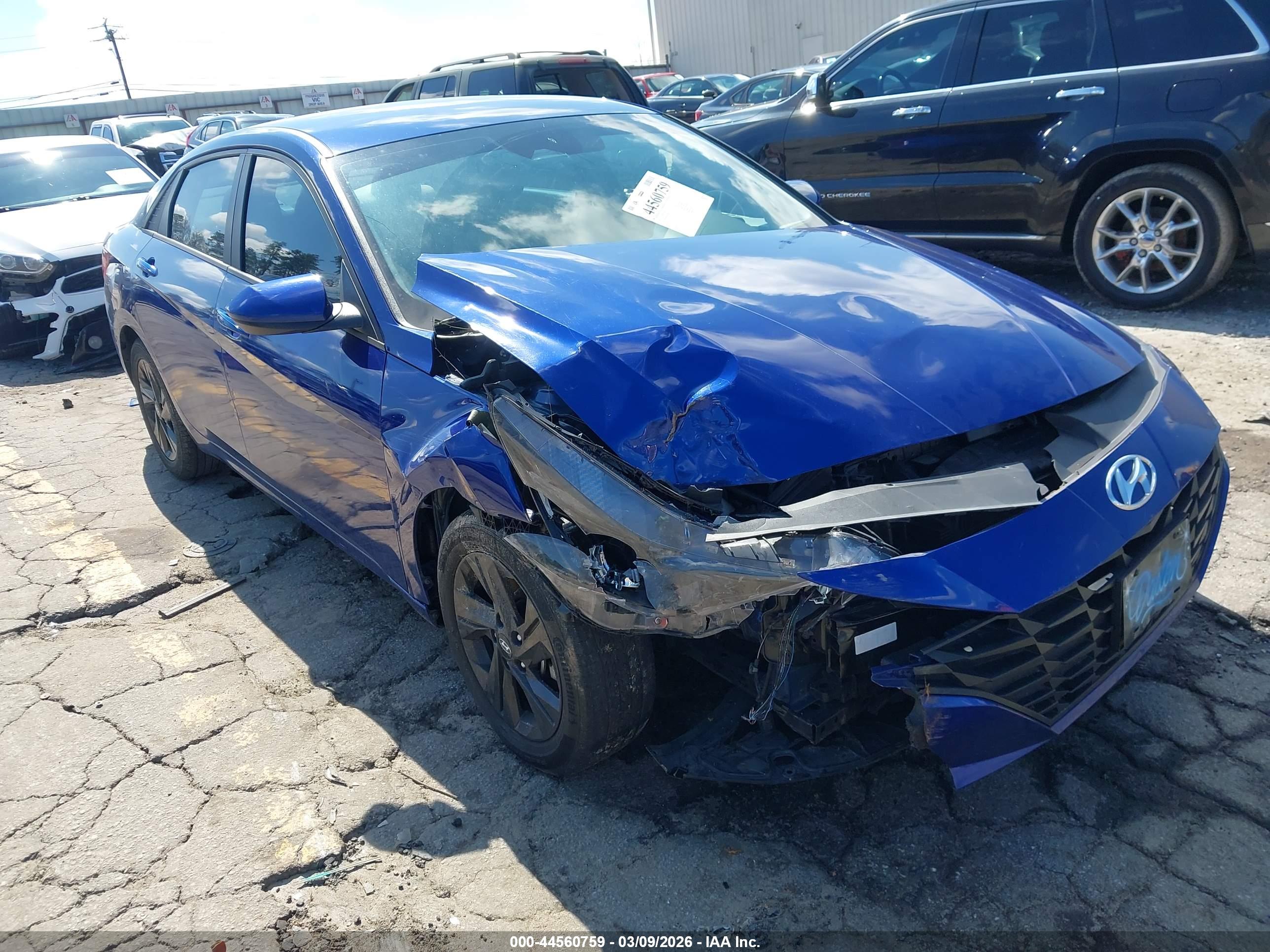 HYUNDAI ELANTRA image 6