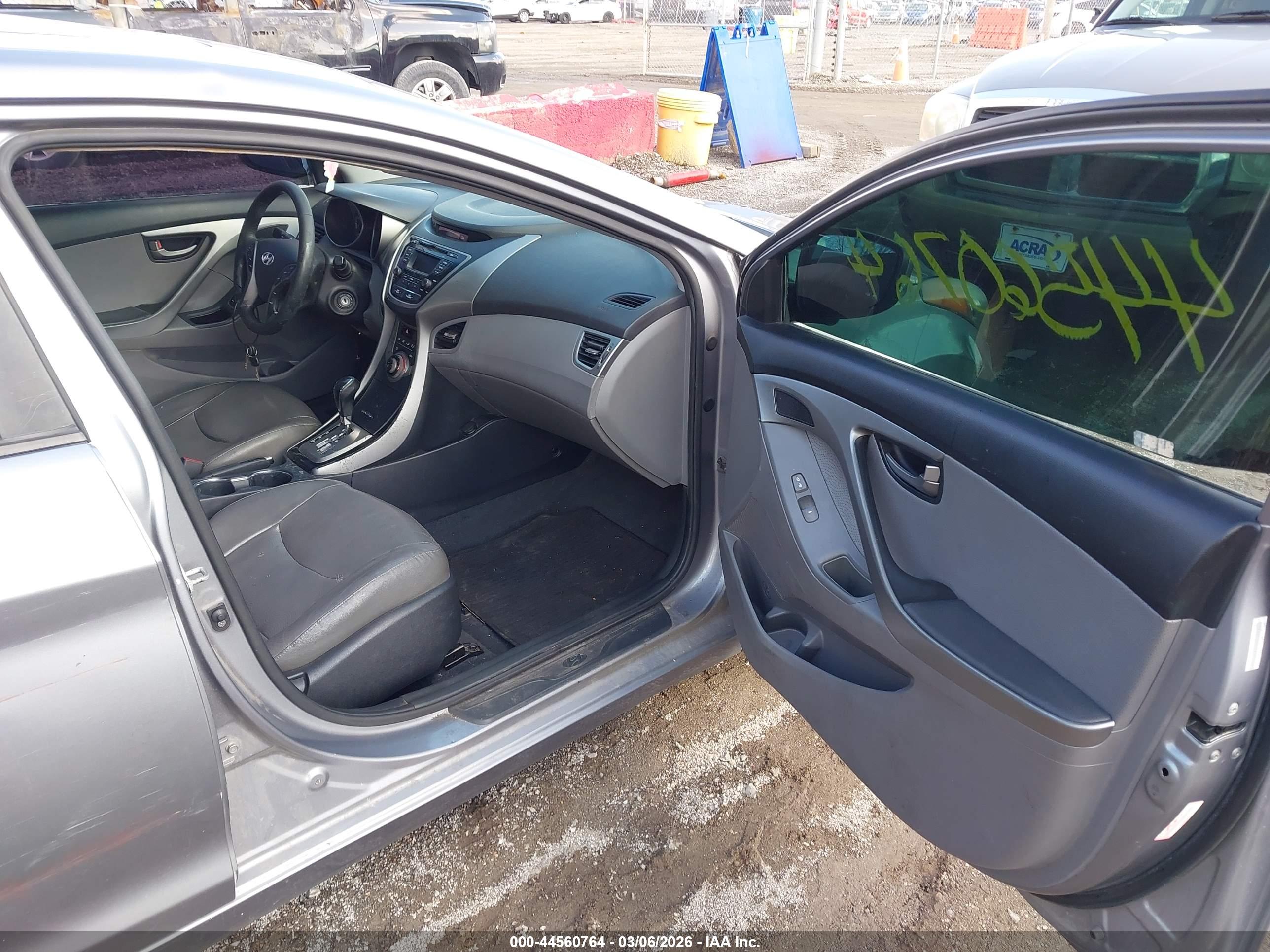 HYUNDAI ELANTRA image 5