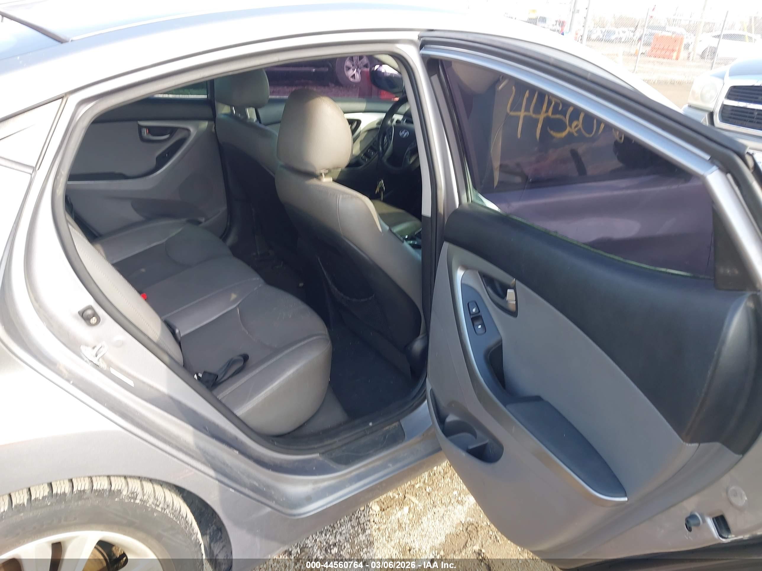 HYUNDAI ELANTRA image 8