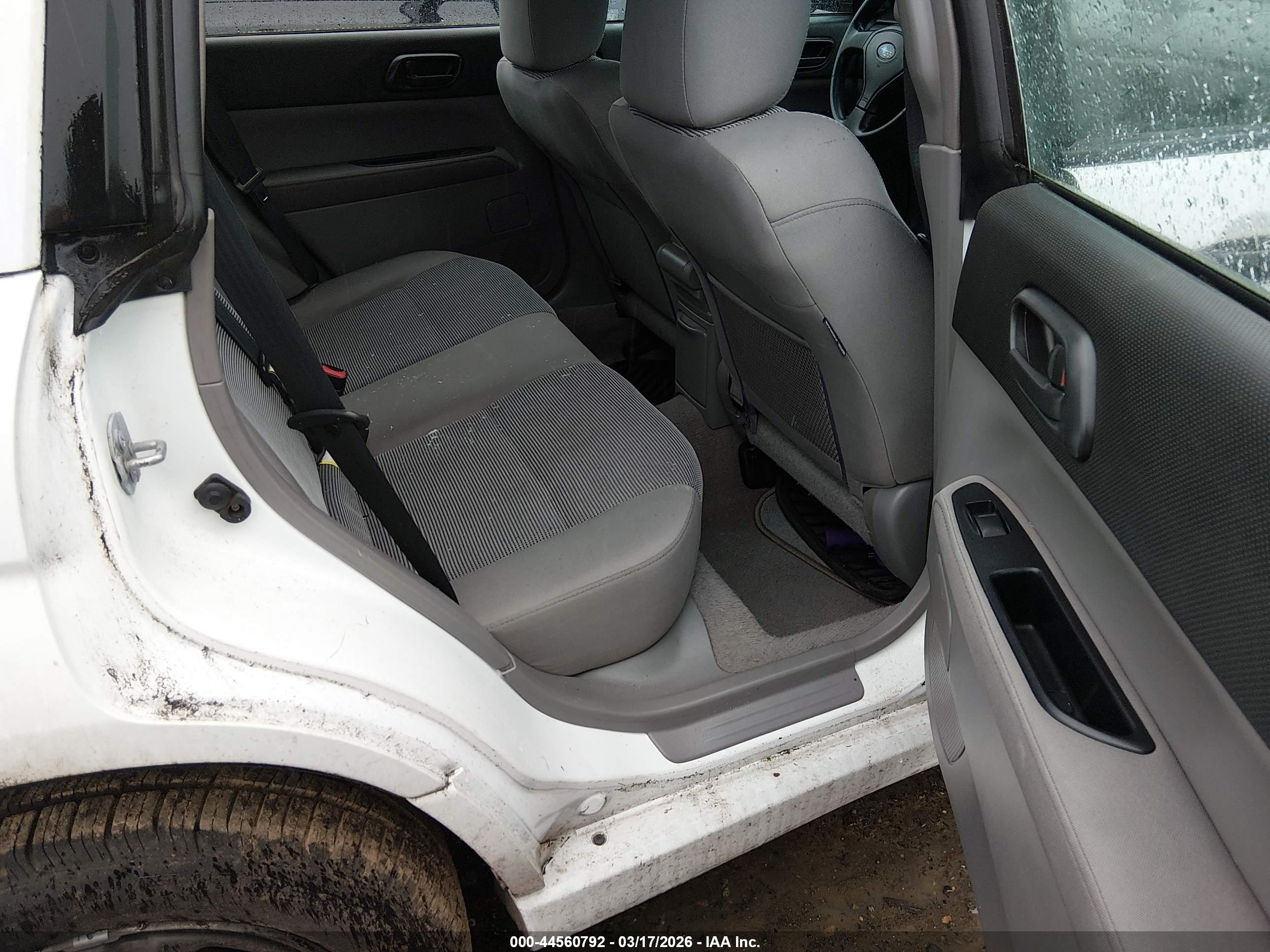 SUBARU FORESTER image 8