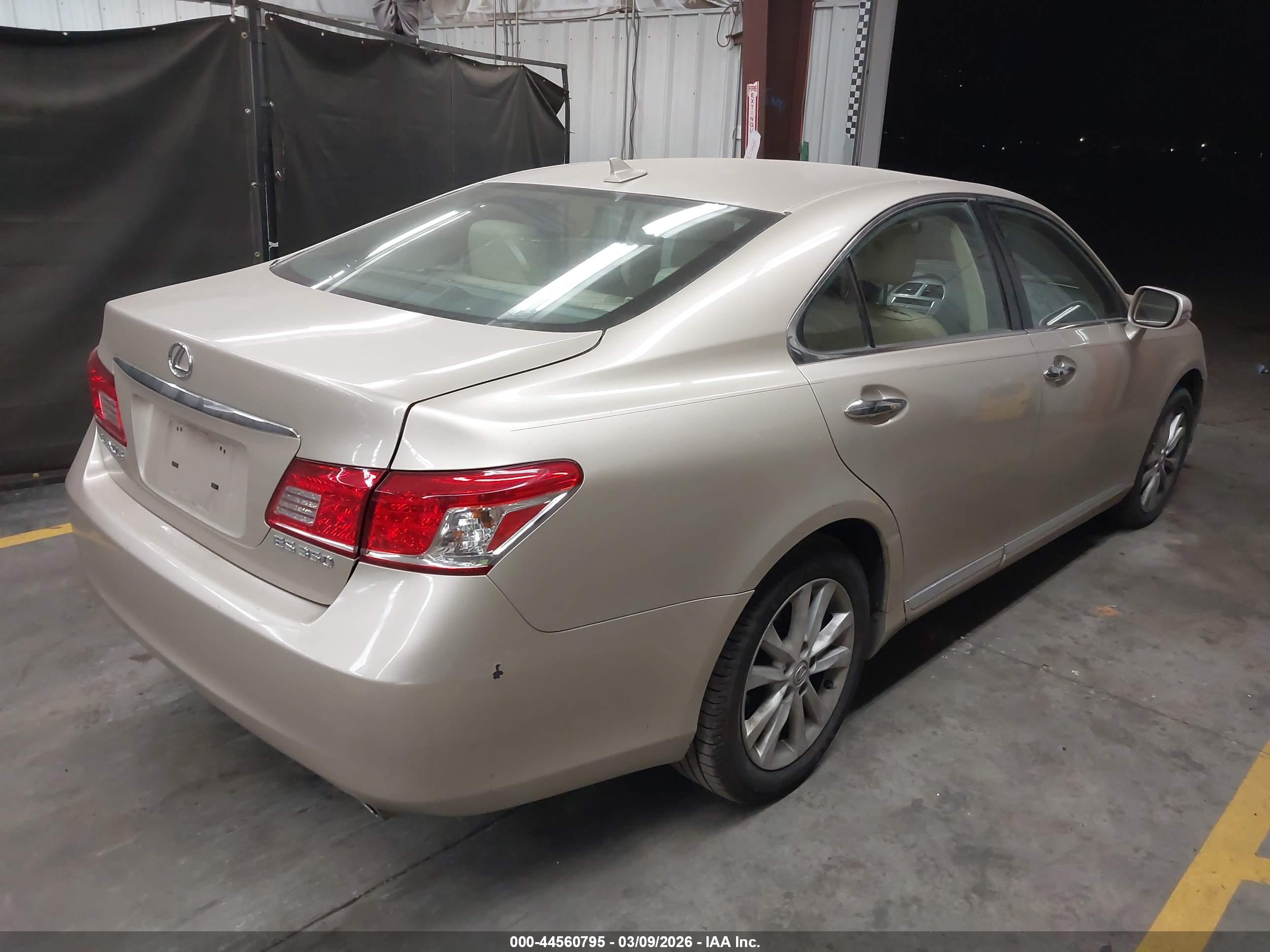 LEXUS ES image 4
