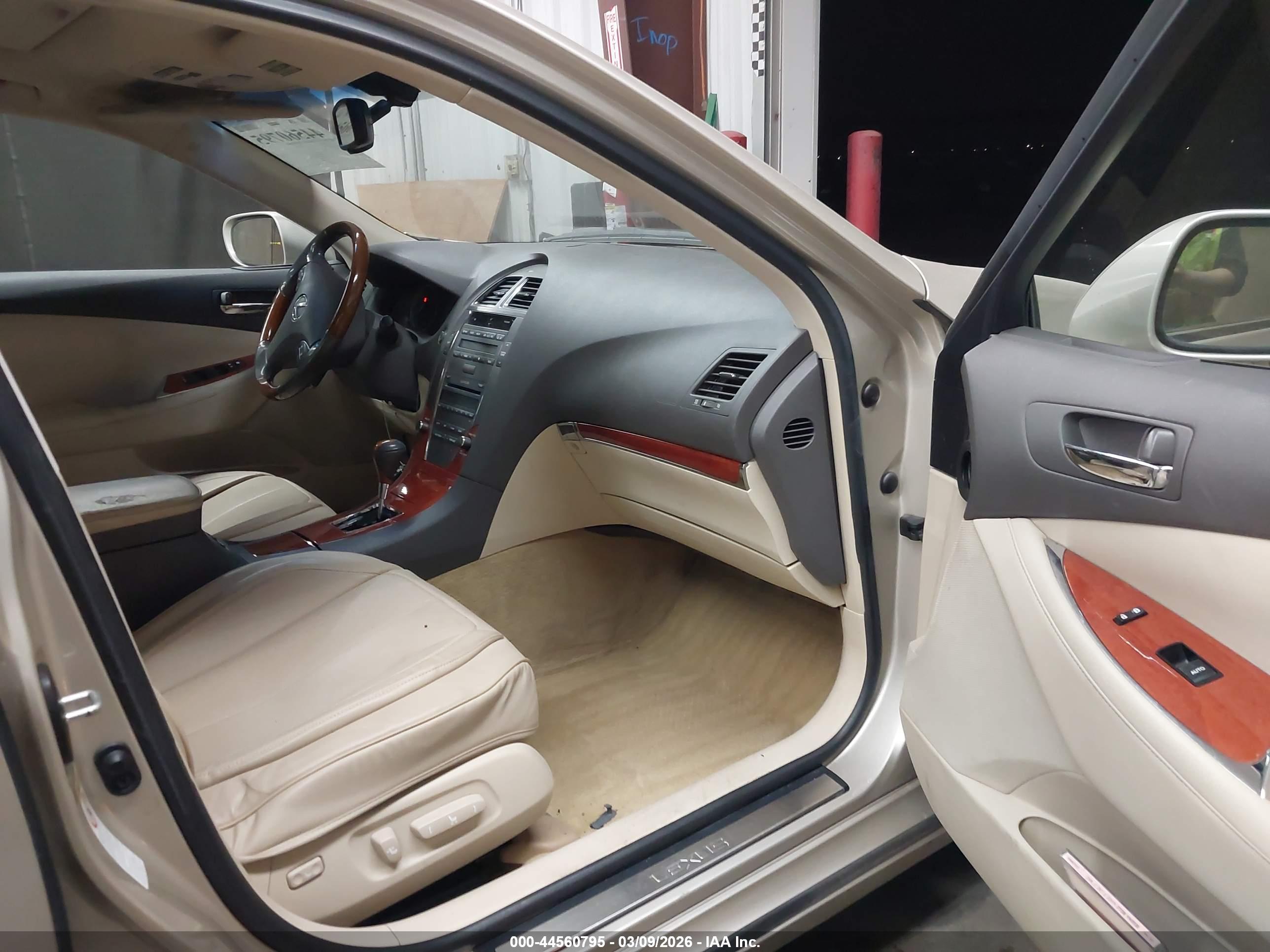 LEXUS ES image 5