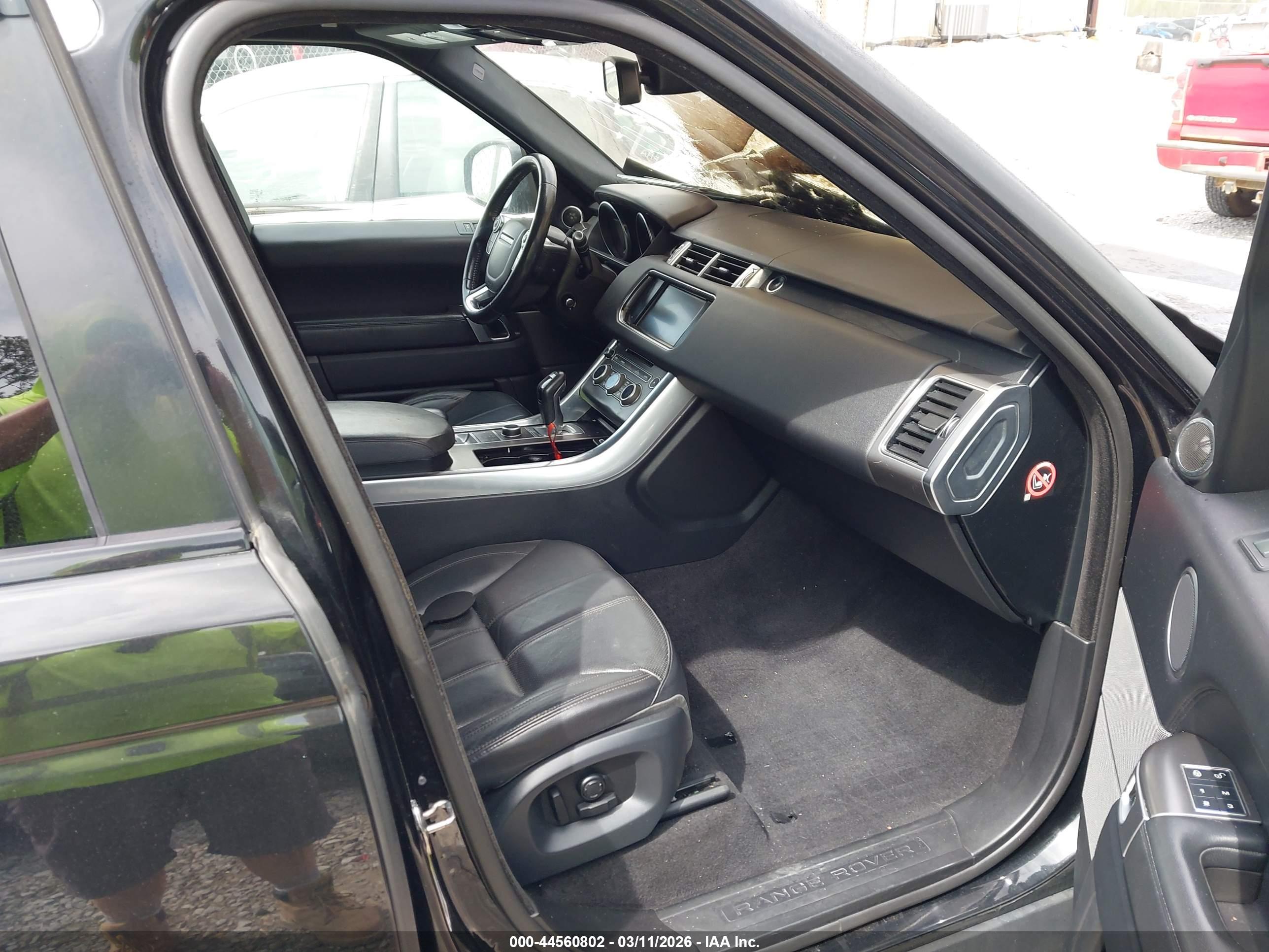 LAND ROVER image 5