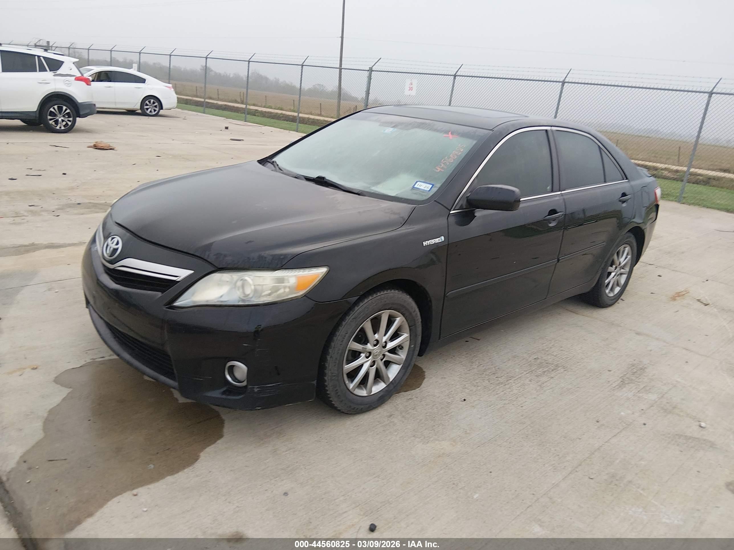 TOYOTA CAMRY image 2
