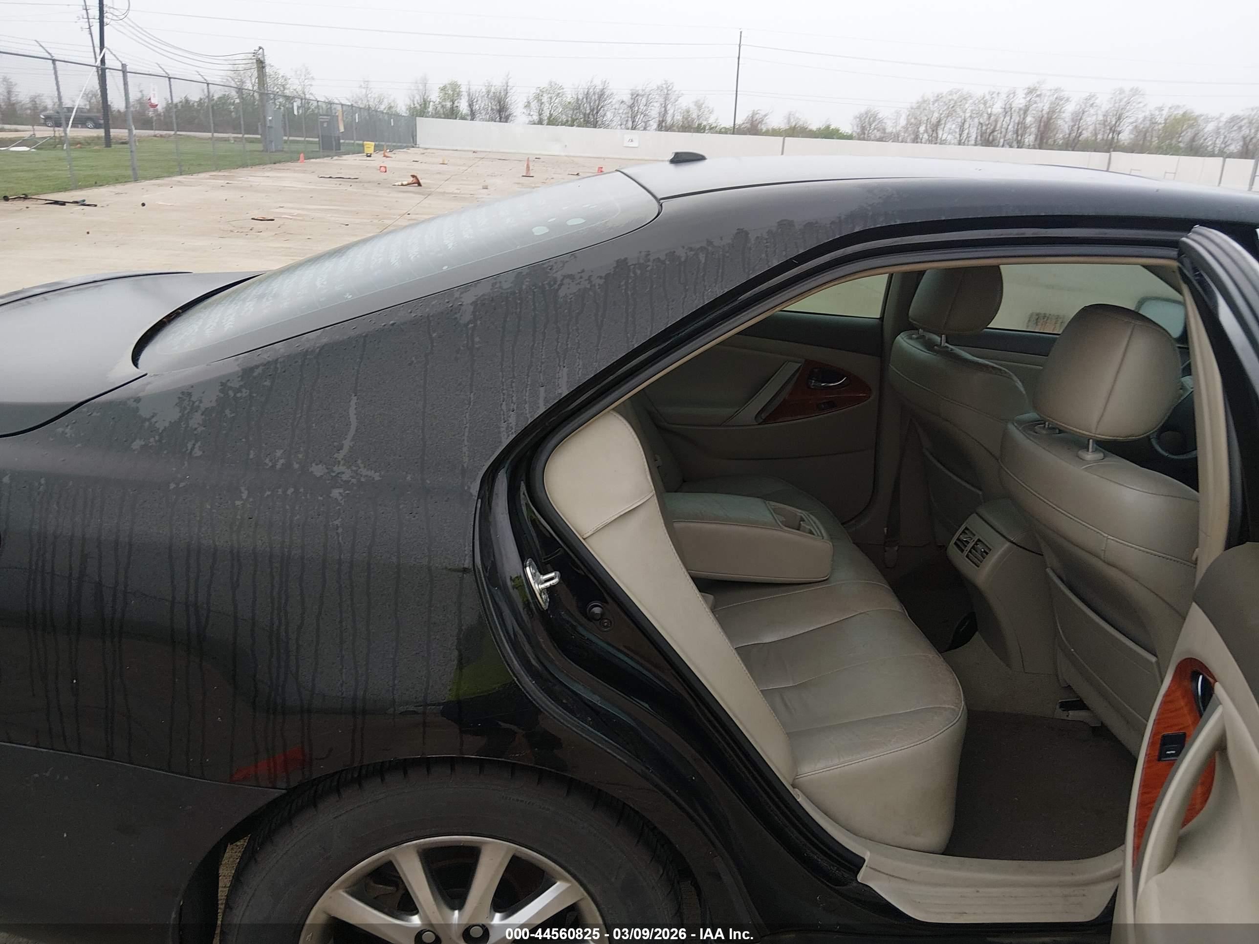 TOYOTA CAMRY image 8