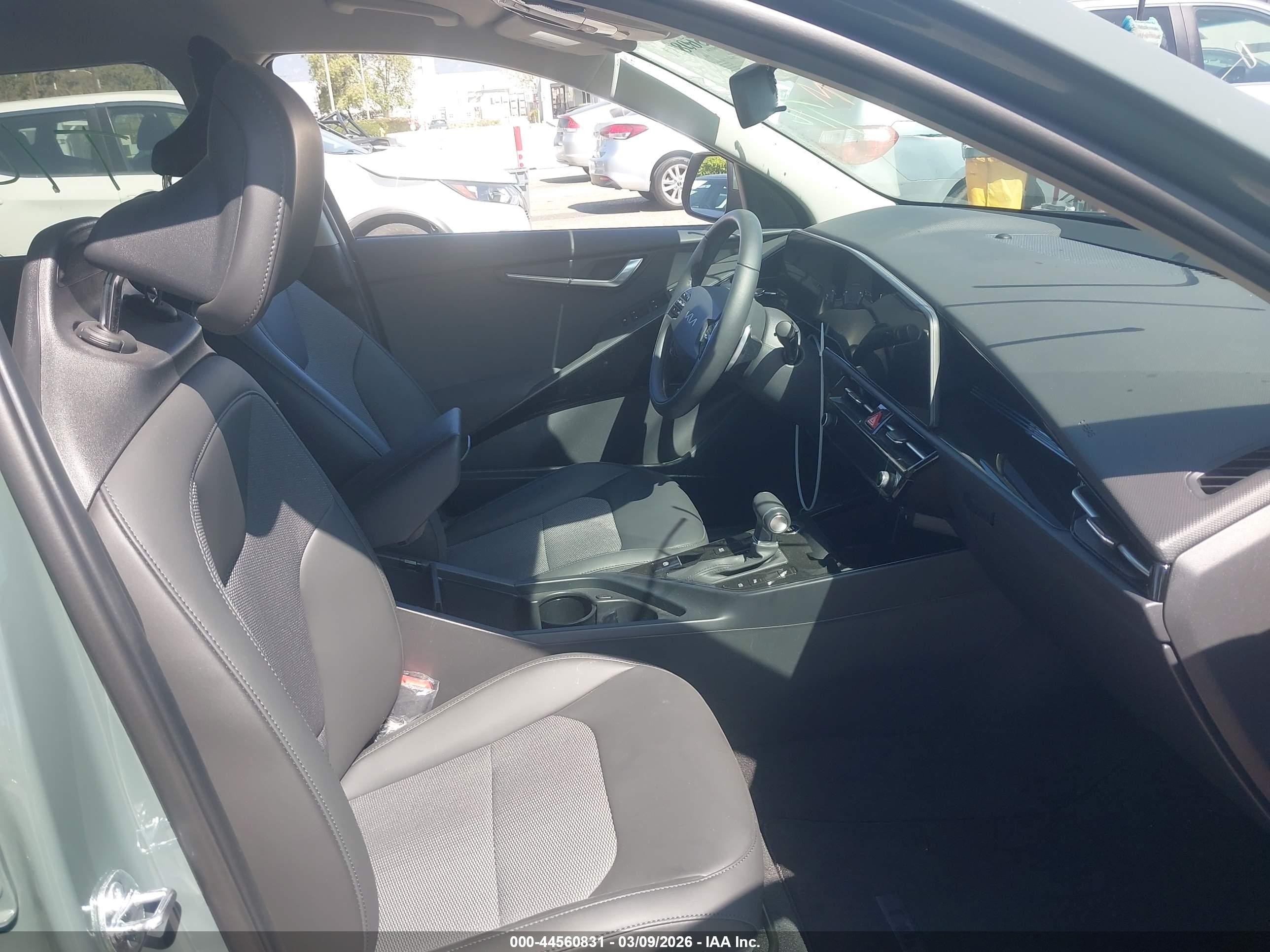 KIA NIRO image 5
