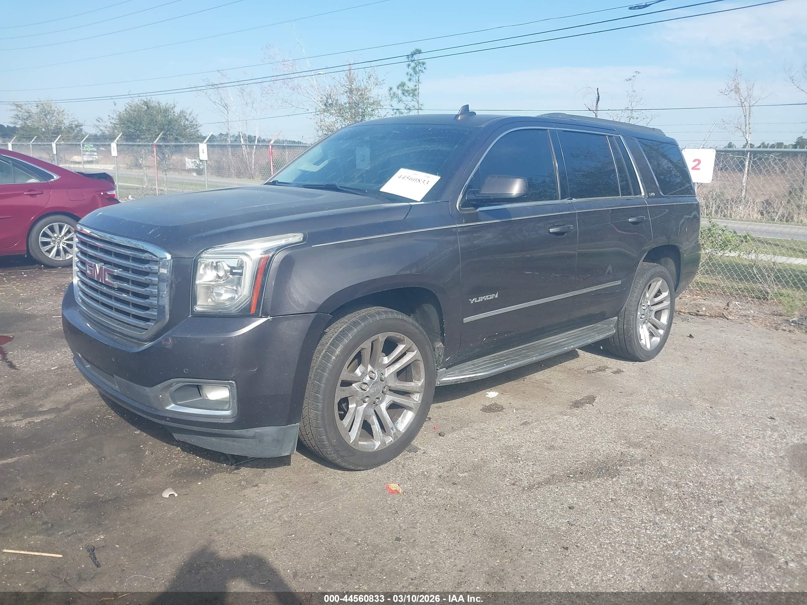 GMC YUKON image 2