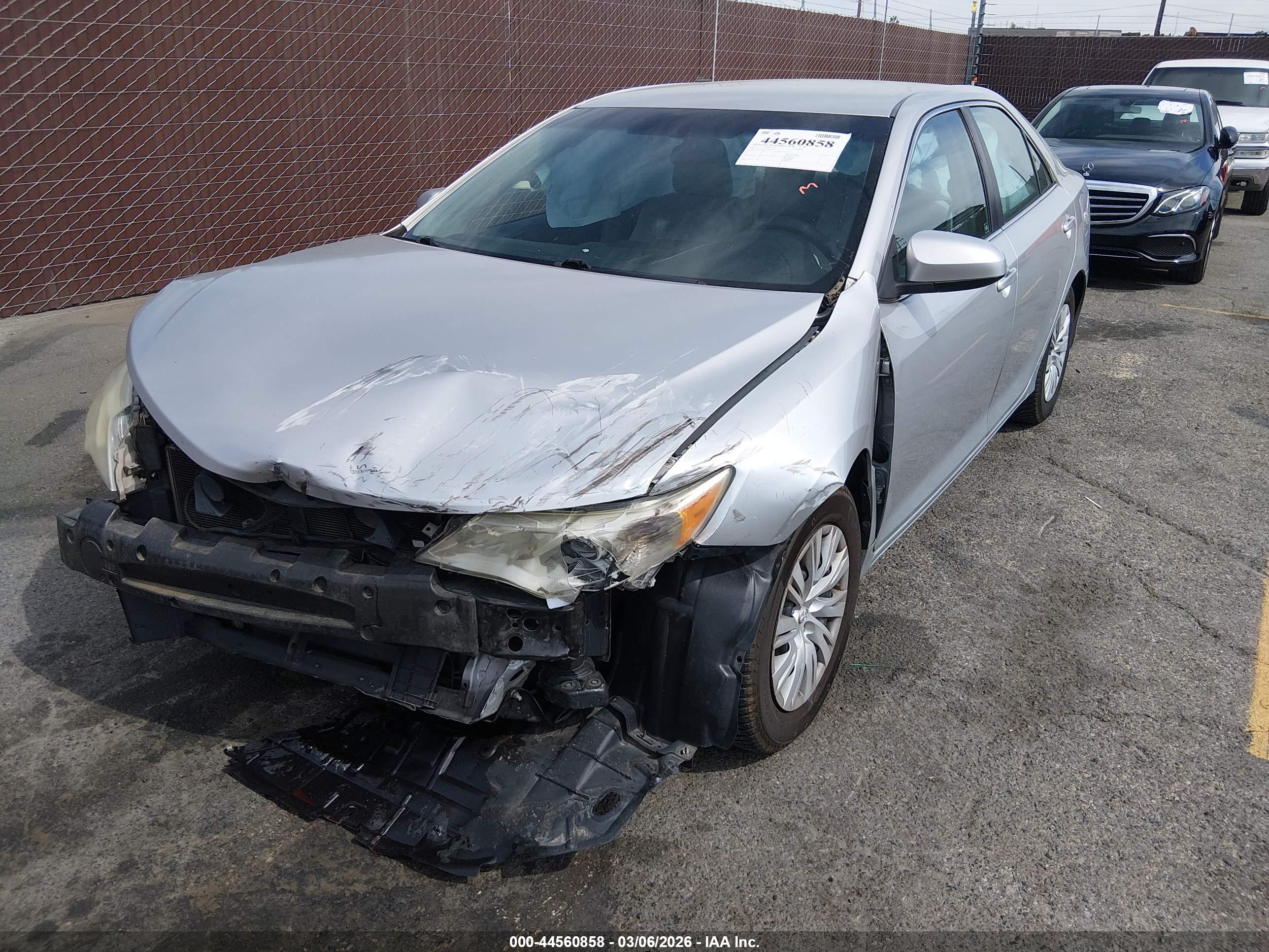 TOYOTA CAMRY image 2