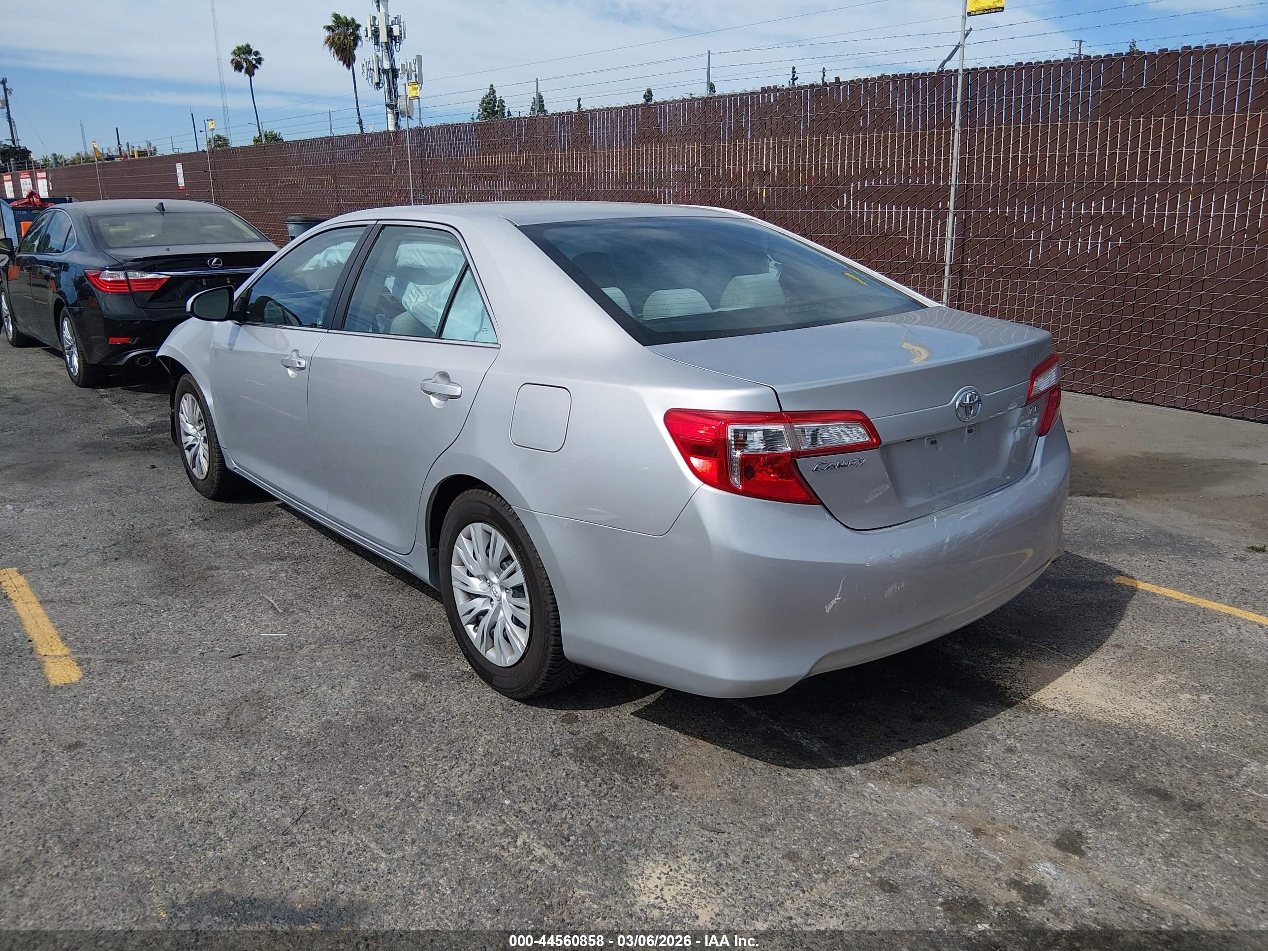 TOYOTA CAMRY image 3