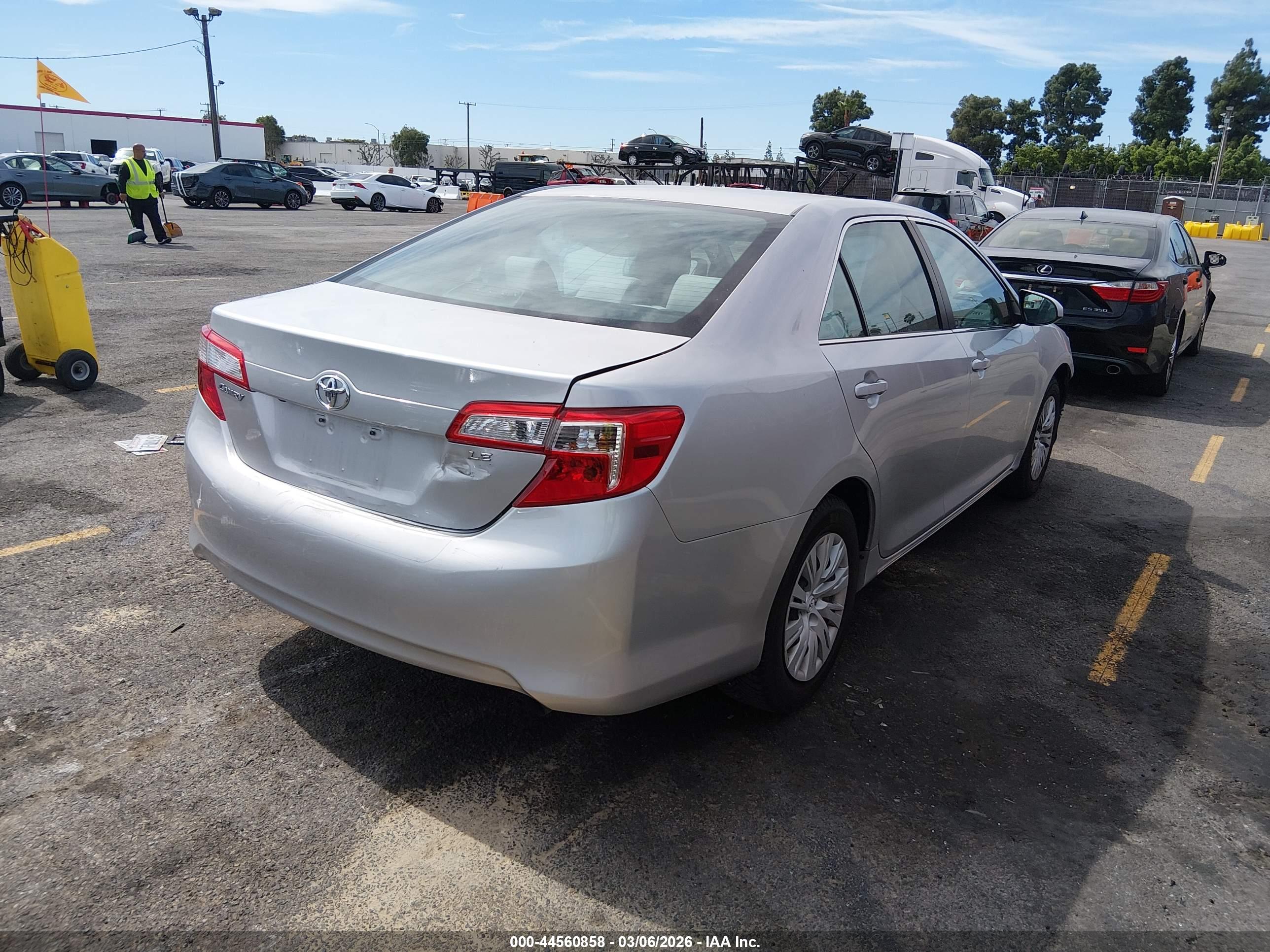 TOYOTA CAMRY image 4