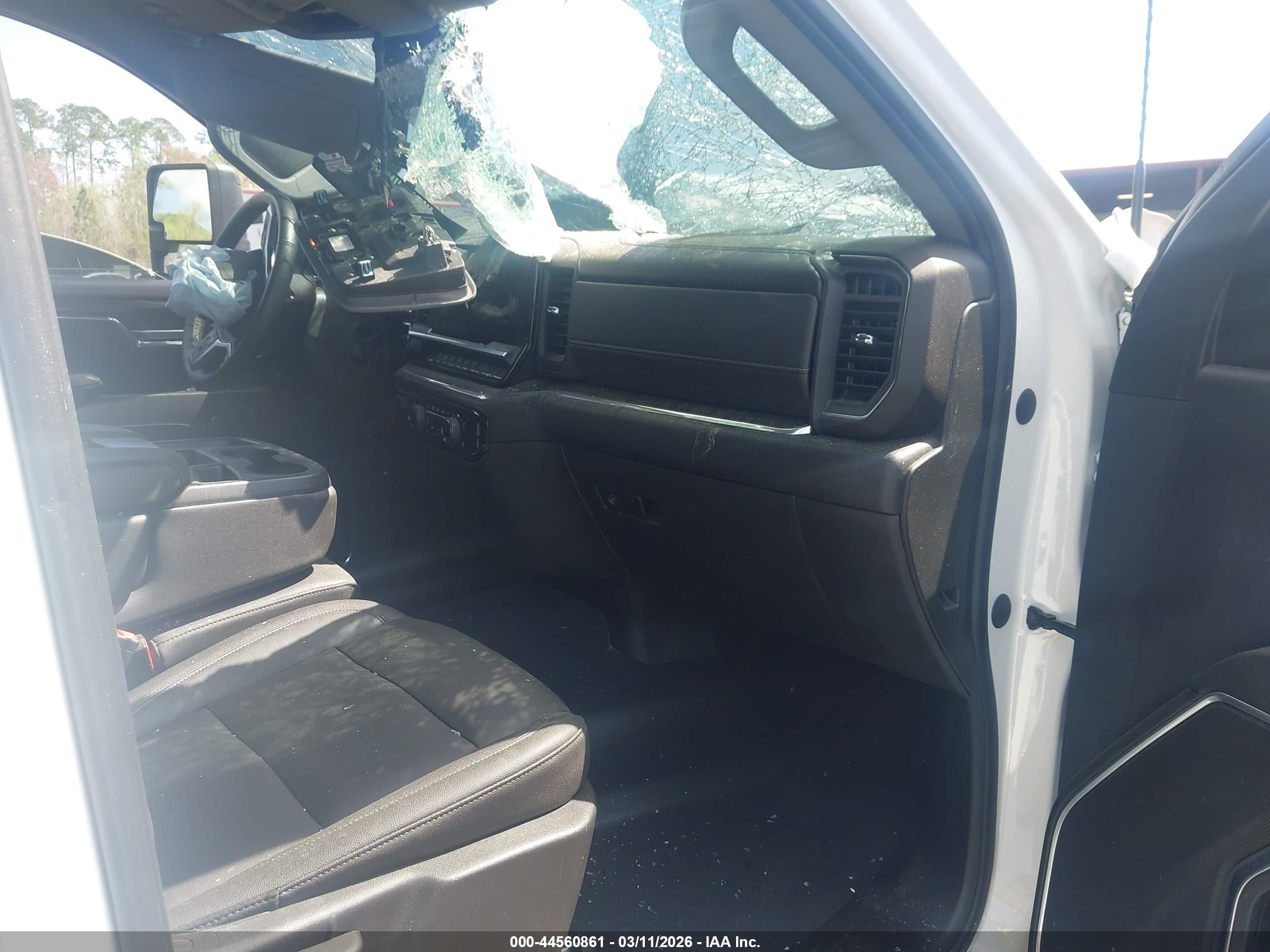 CHEVROLET SILVERADO image 5