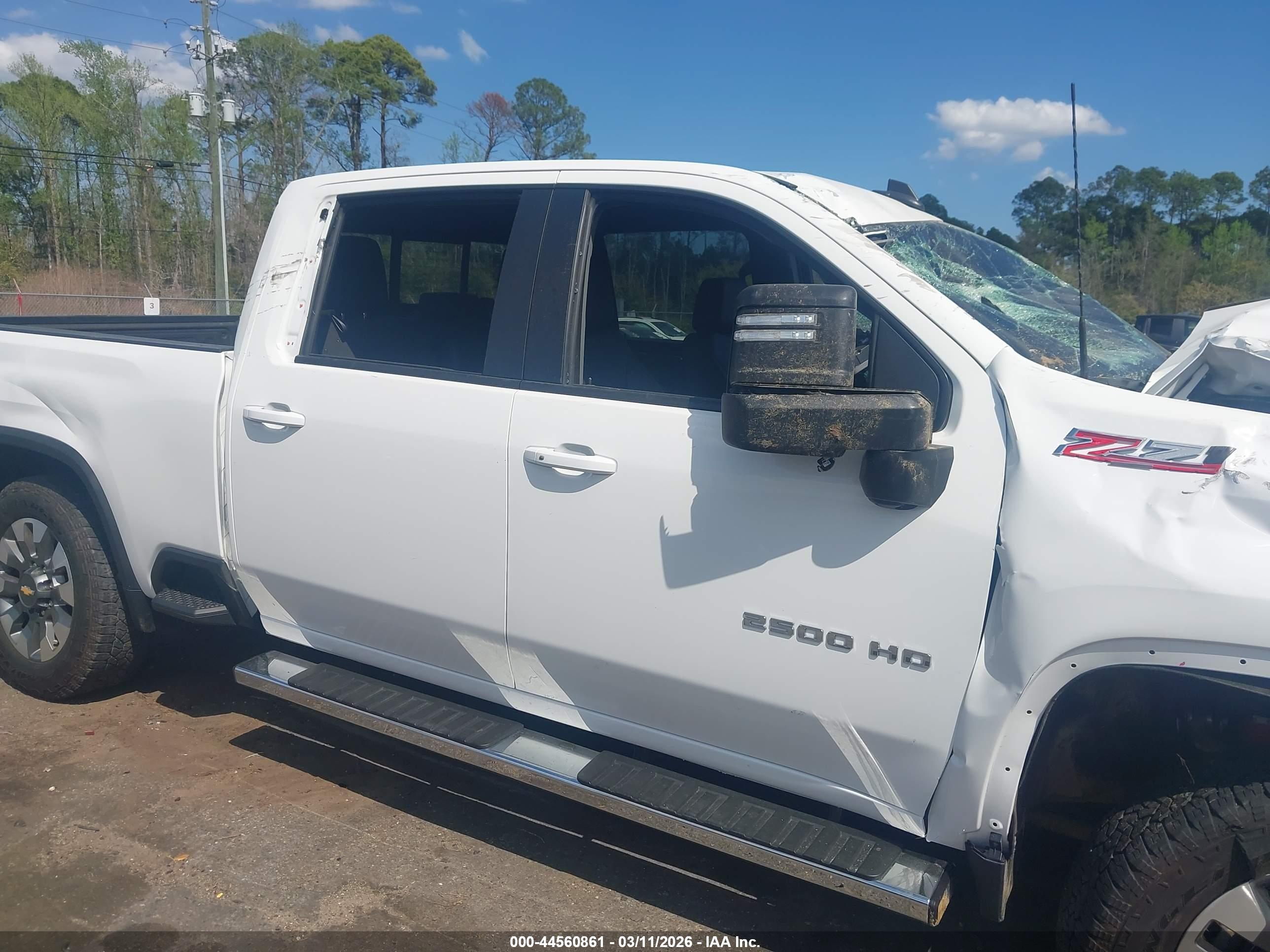 CHEVROLET SILVERADO image 6