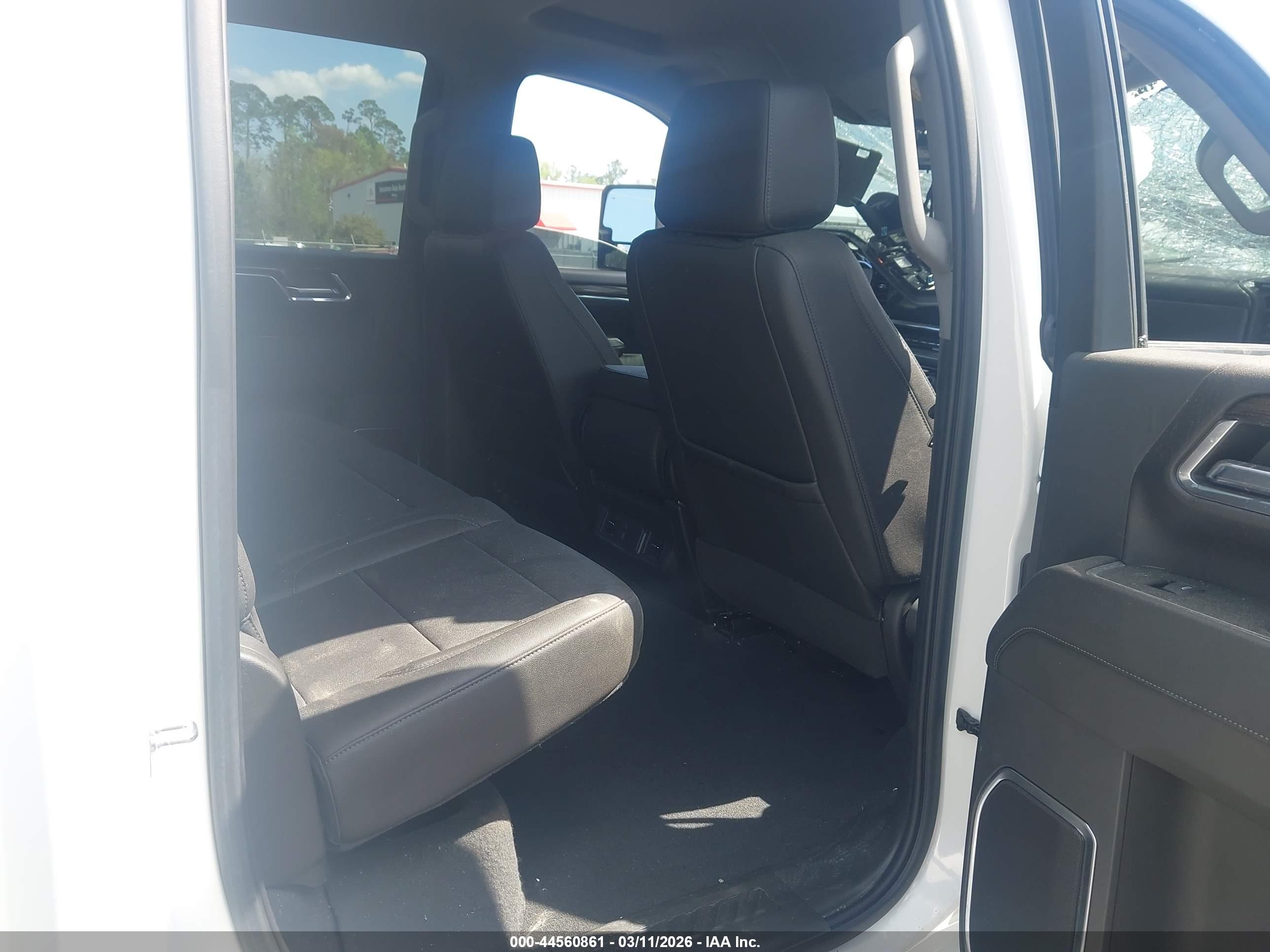 CHEVROLET SILVERADO image 8