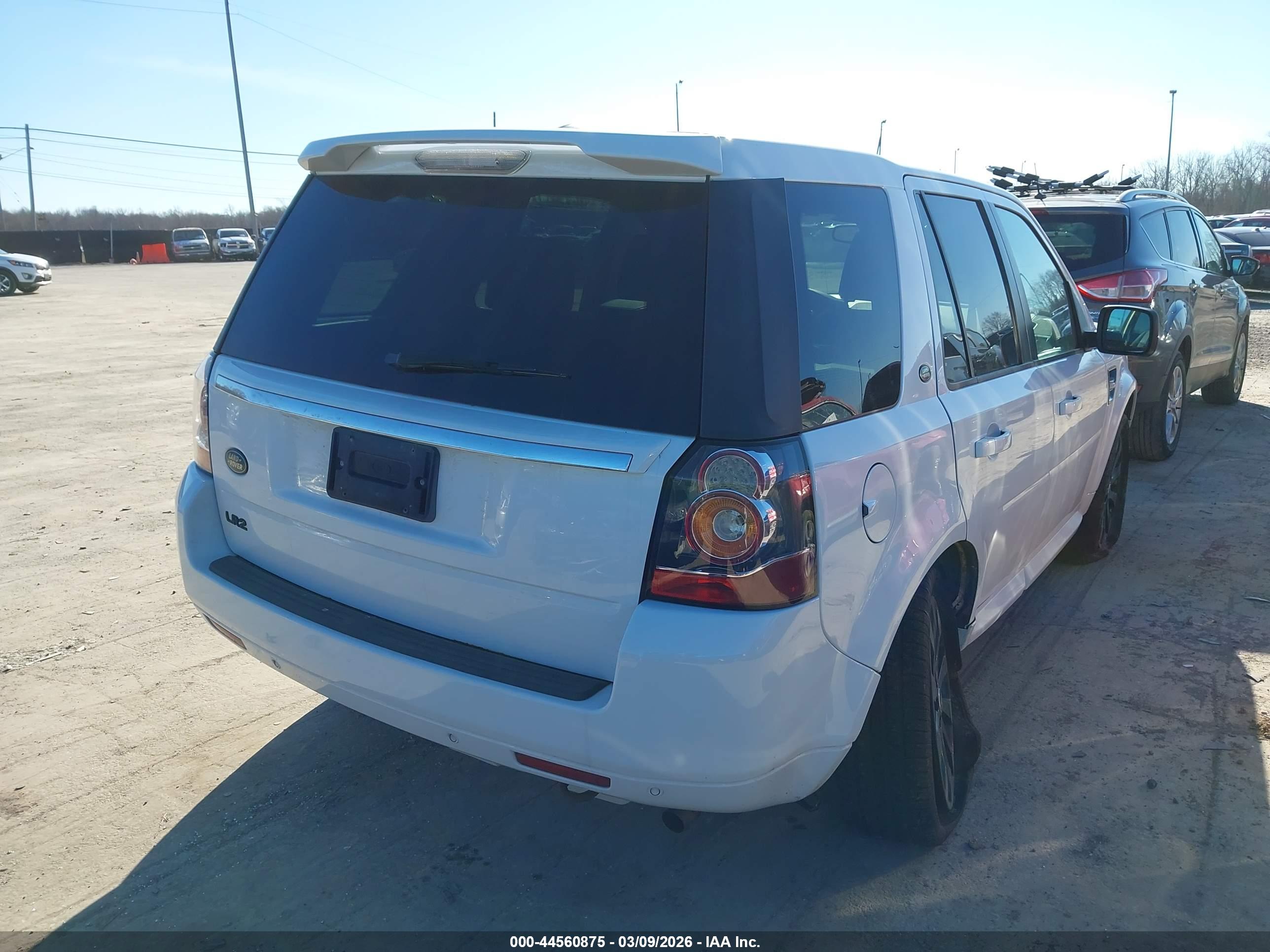 LAND ROVER image 4
