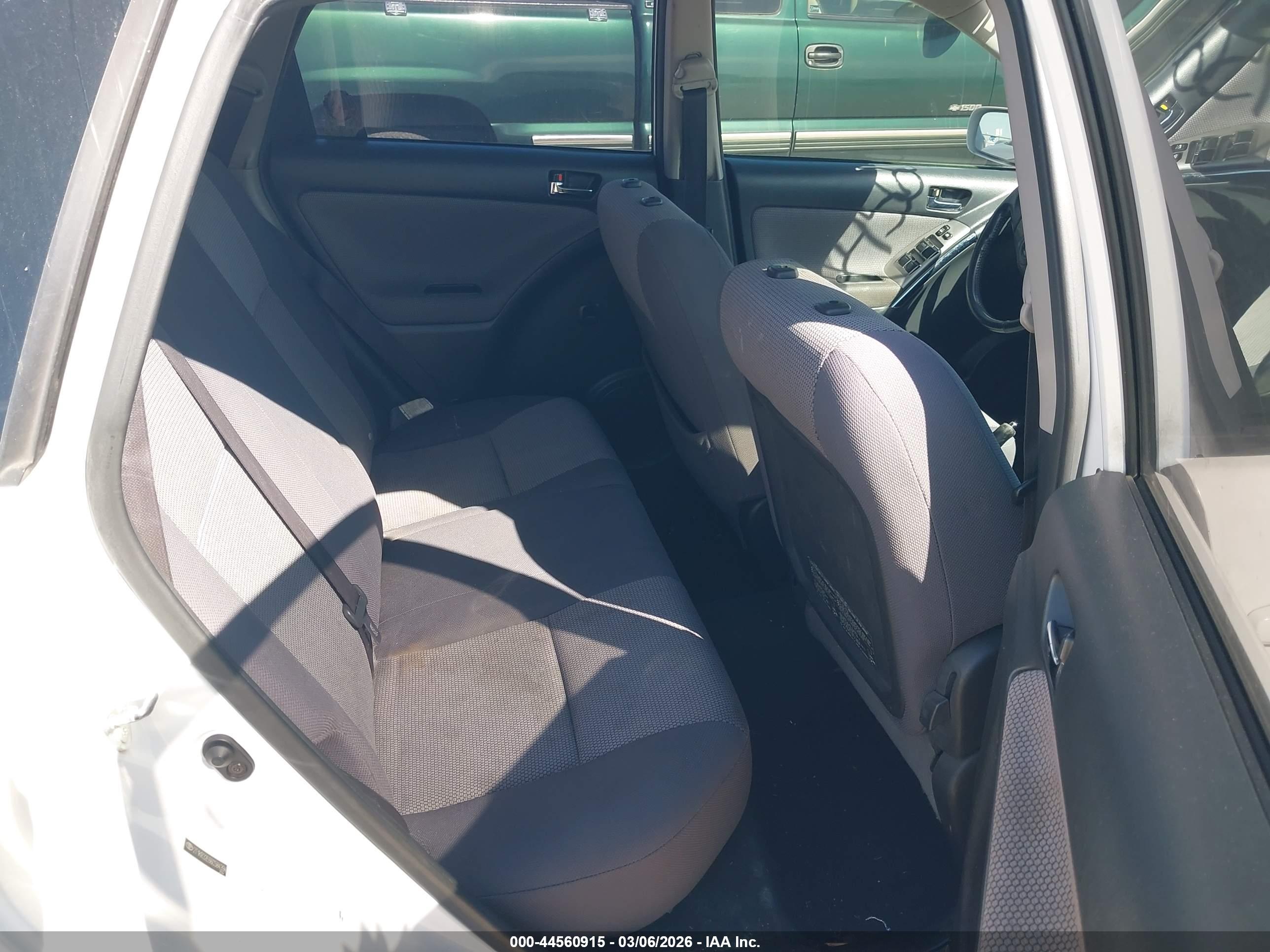 TOYOTA MATRIX image 8