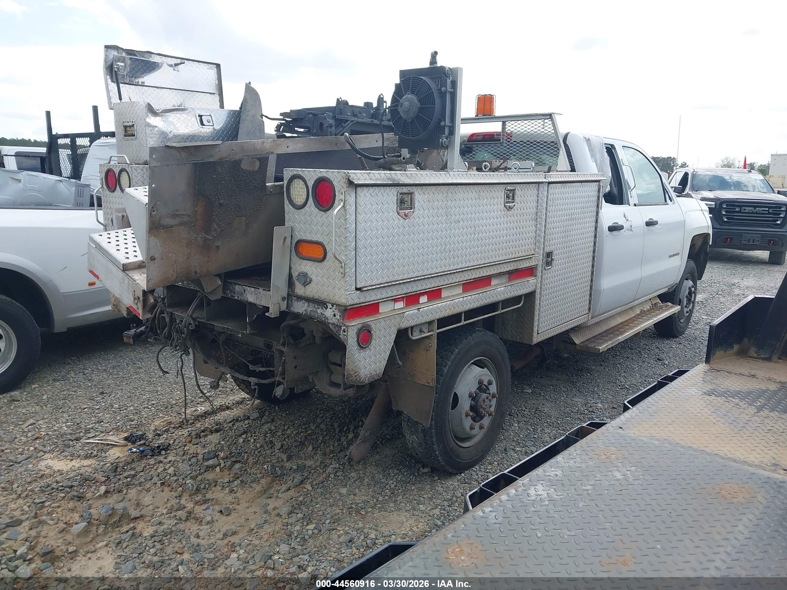 CHEVROLET SILVERADO image 4