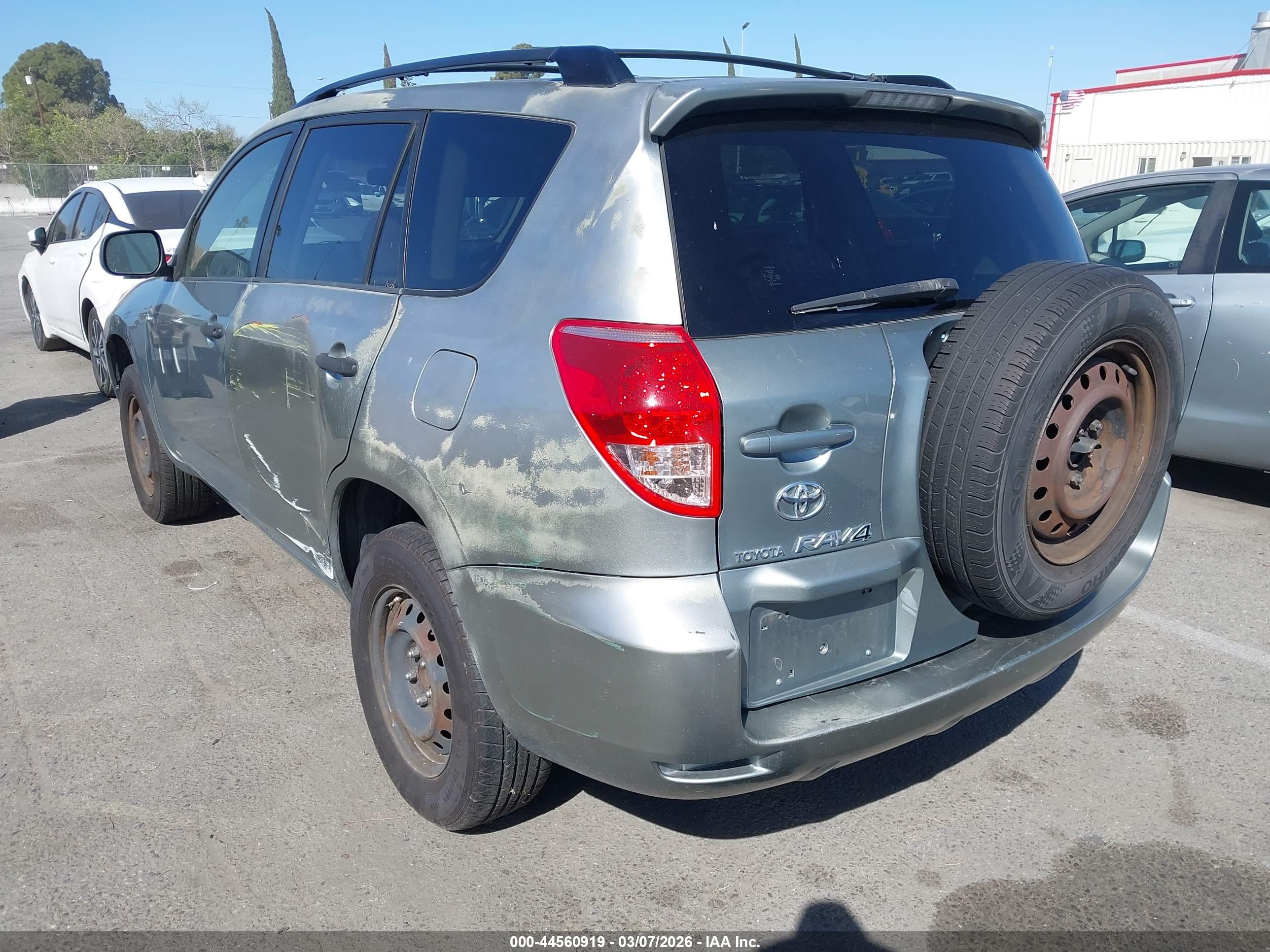TOYOTA RAV4 image 3