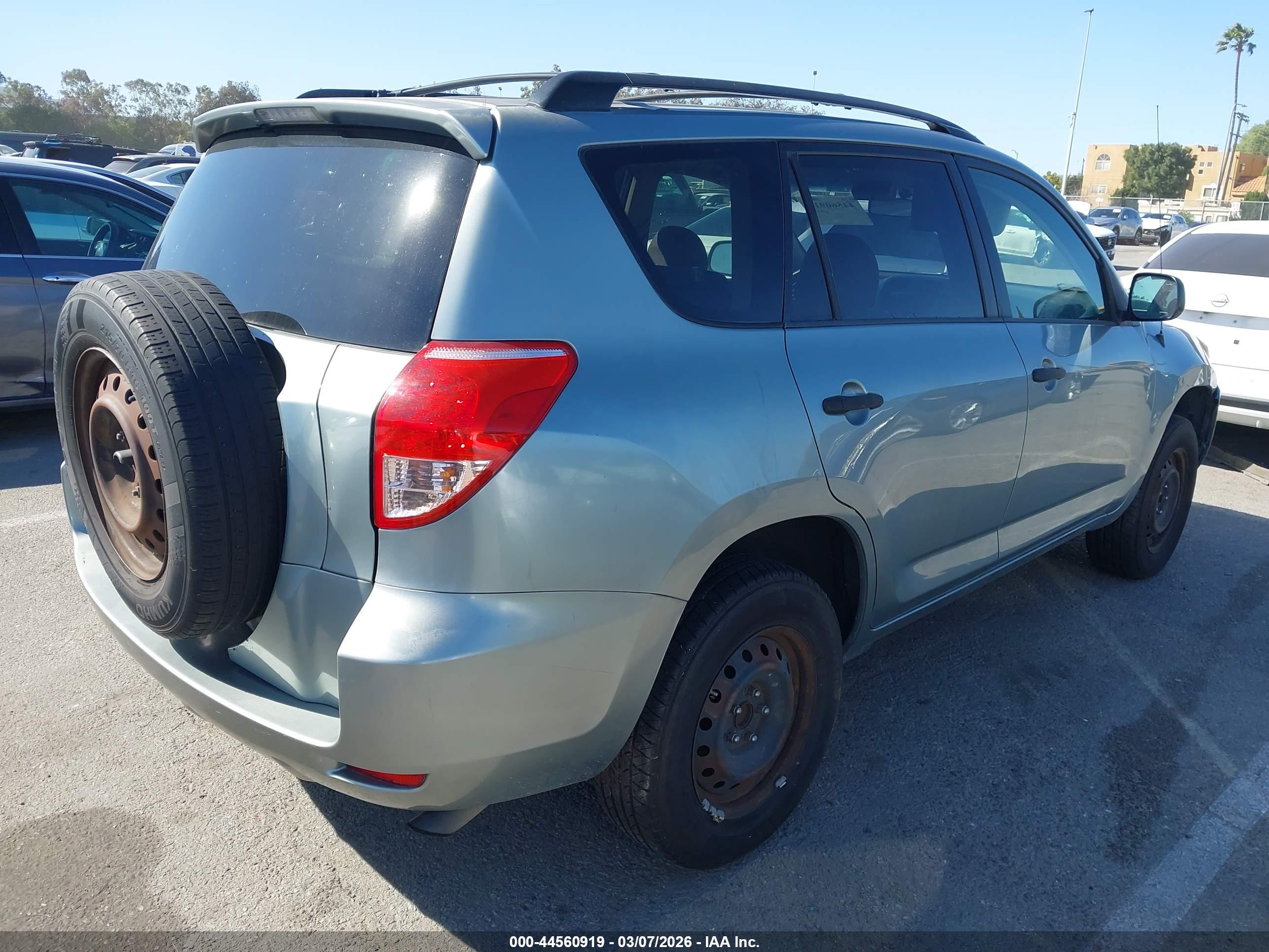 TOYOTA RAV4 image 4