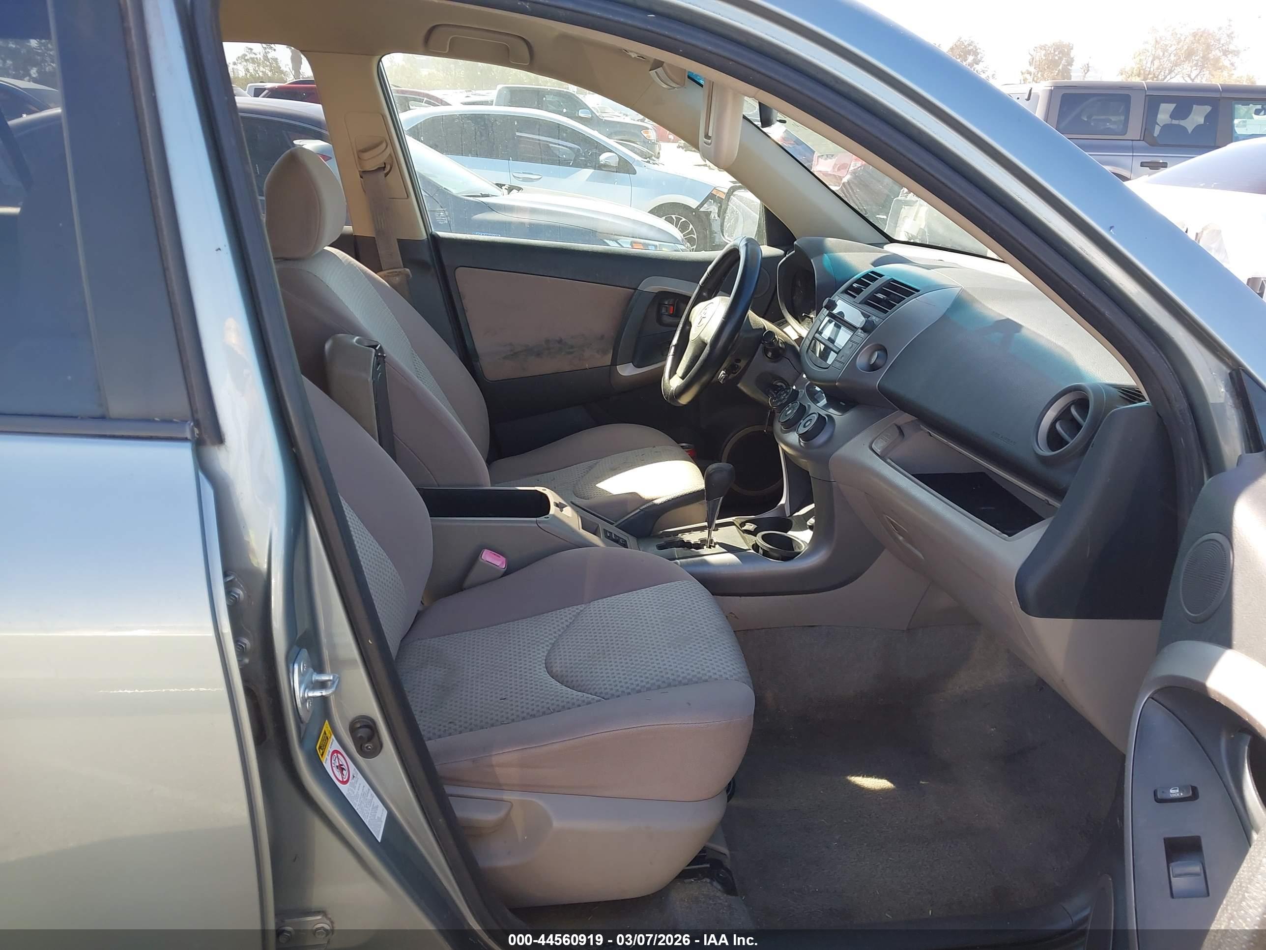 TOYOTA RAV4 image 5