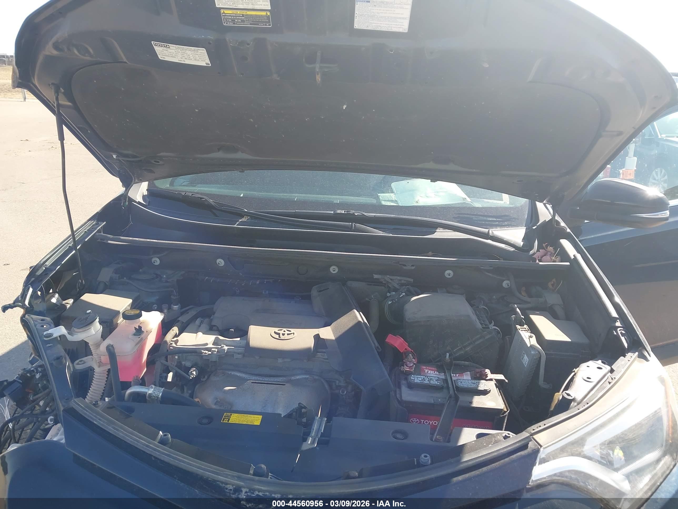 TOYOTA RAV4 image 10