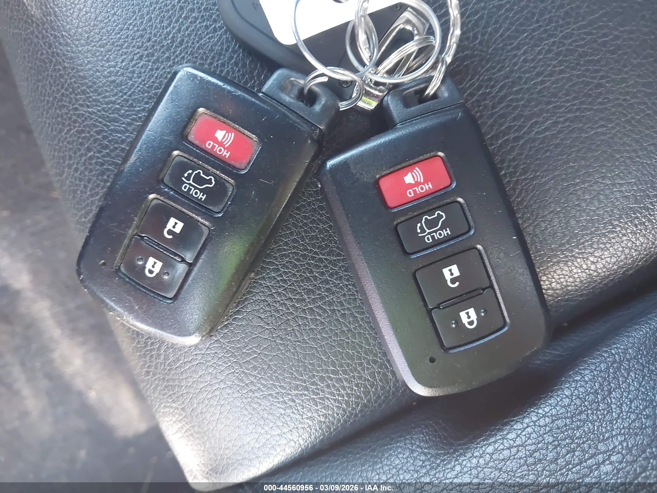 TOYOTA RAV4 image 11