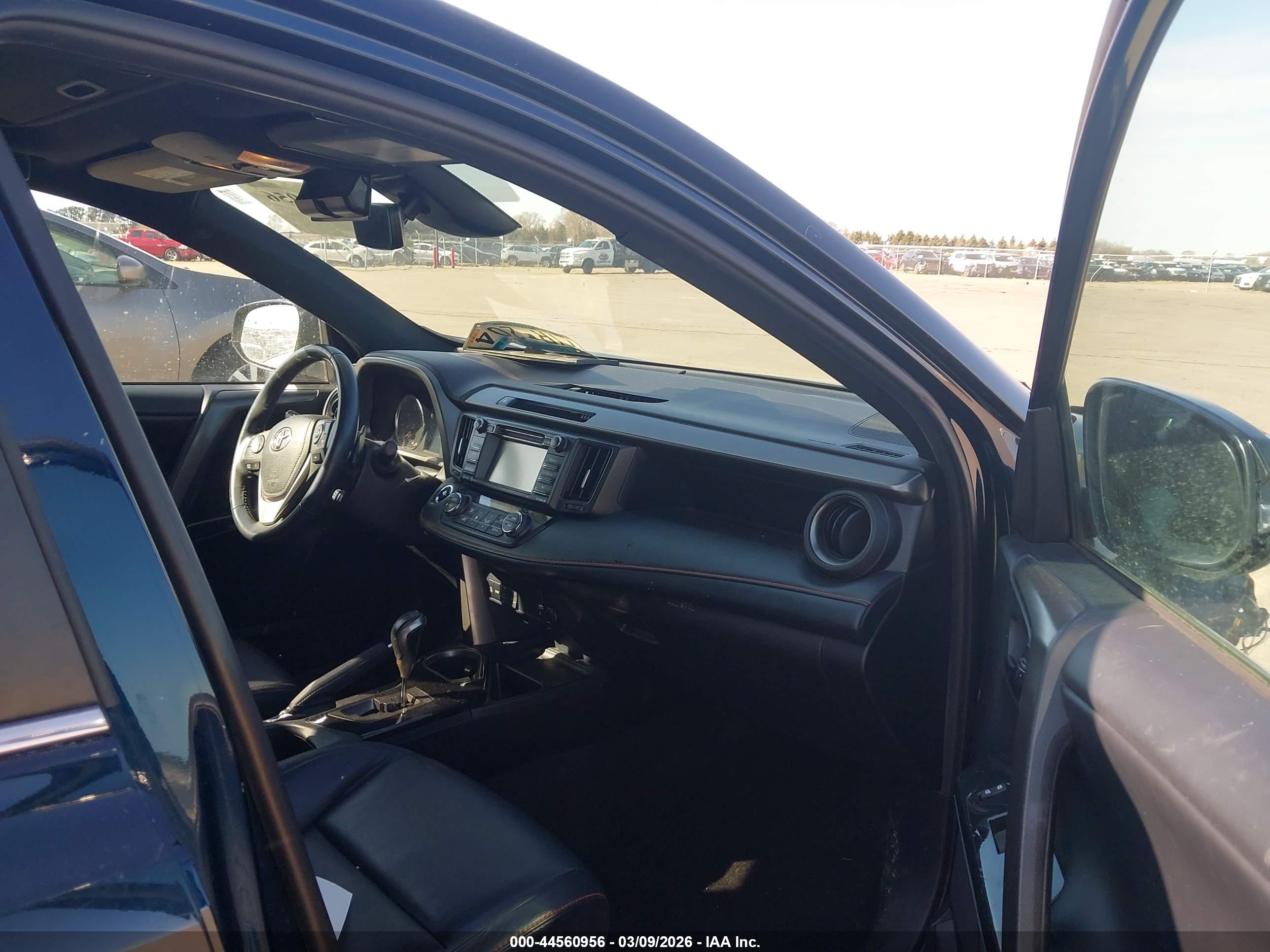 TOYOTA RAV4 image 5