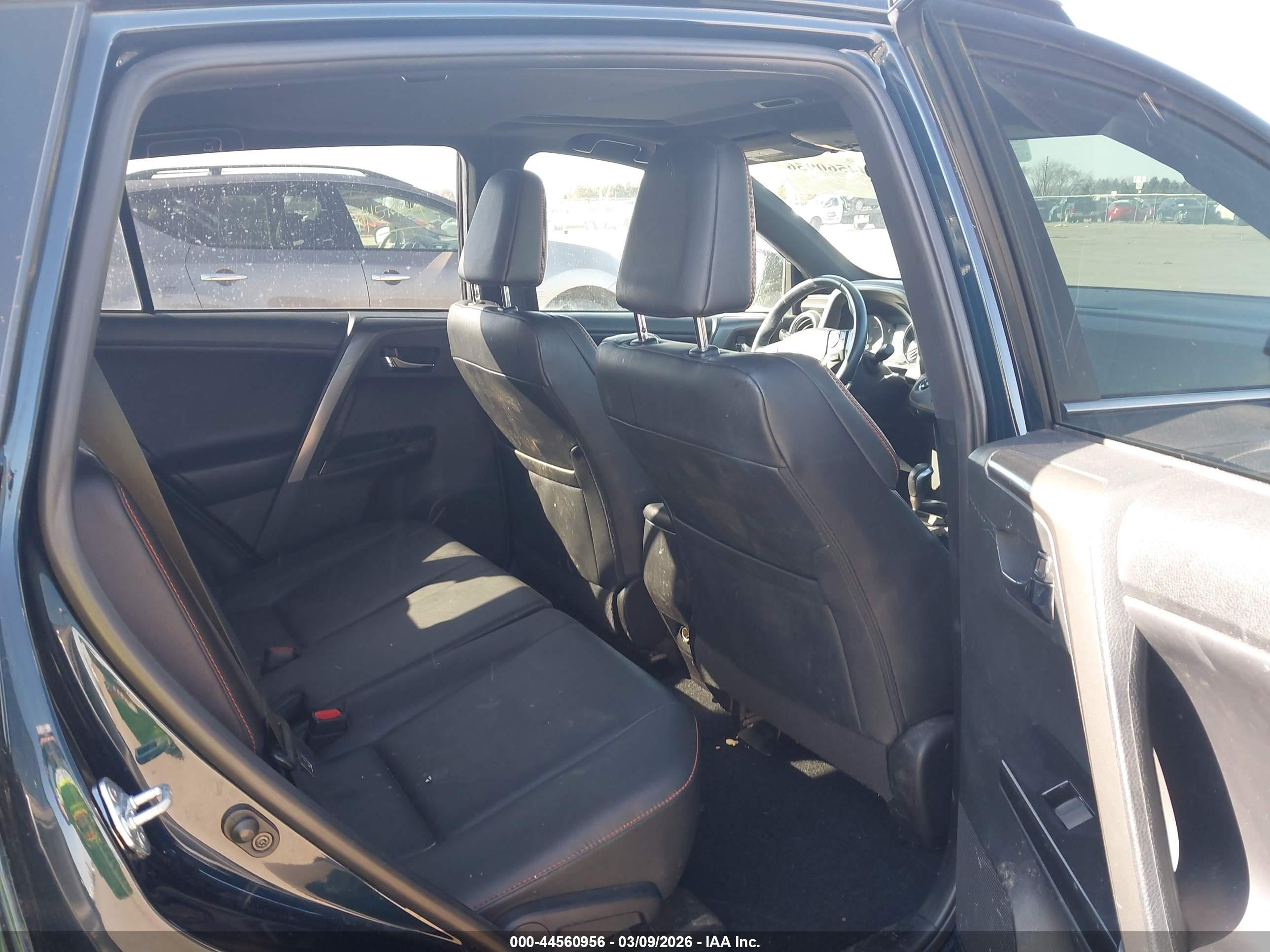 TOYOTA RAV4 image 8