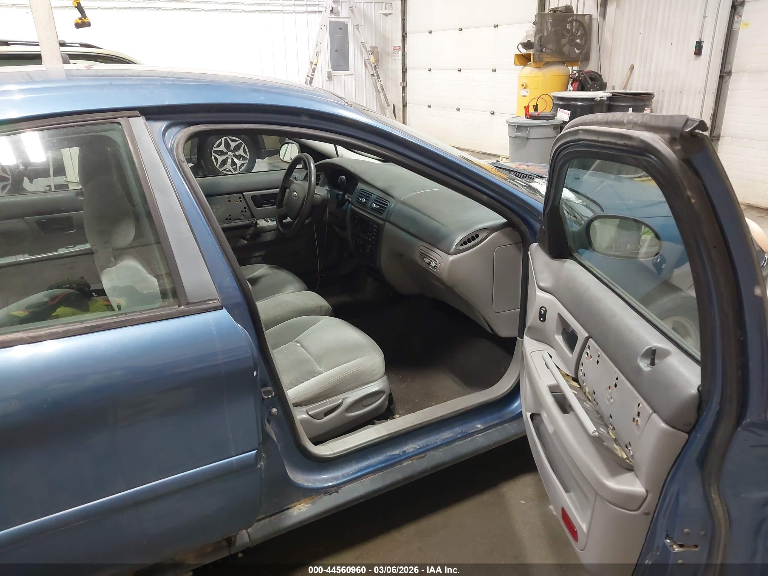 FORD TAURUS image 5