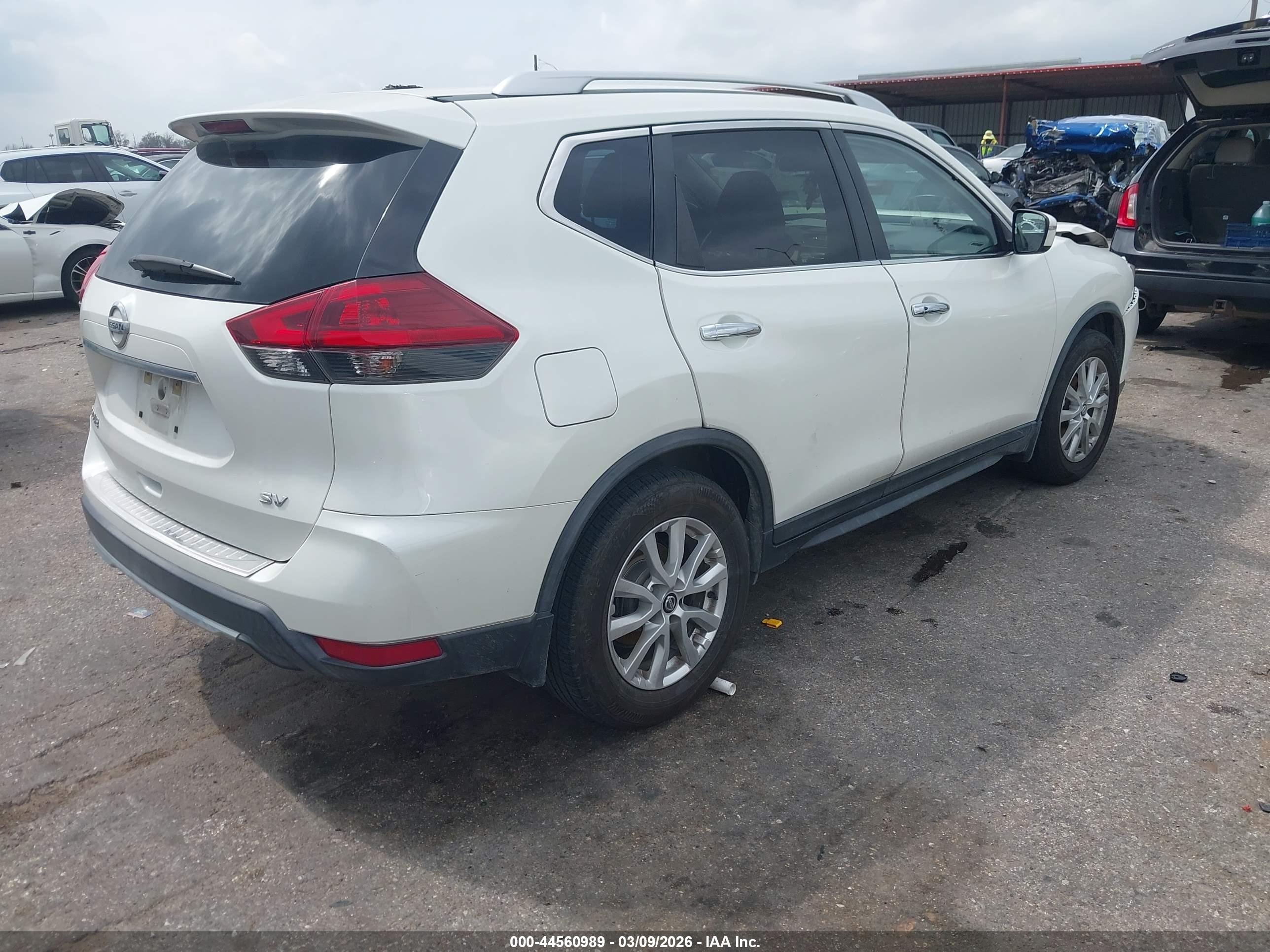 NISSAN ROGUE image 4