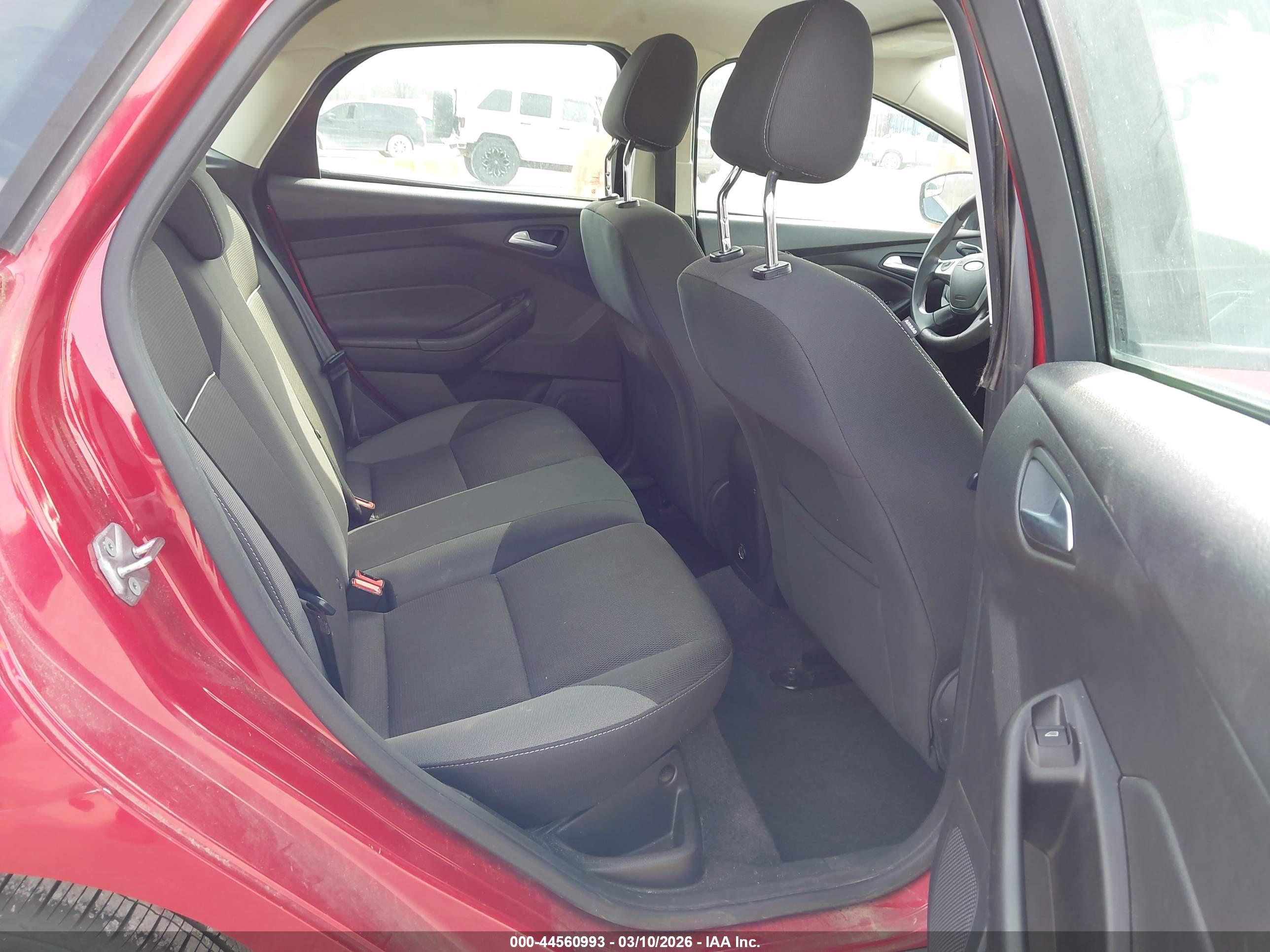 FORD FOCUS image 8
