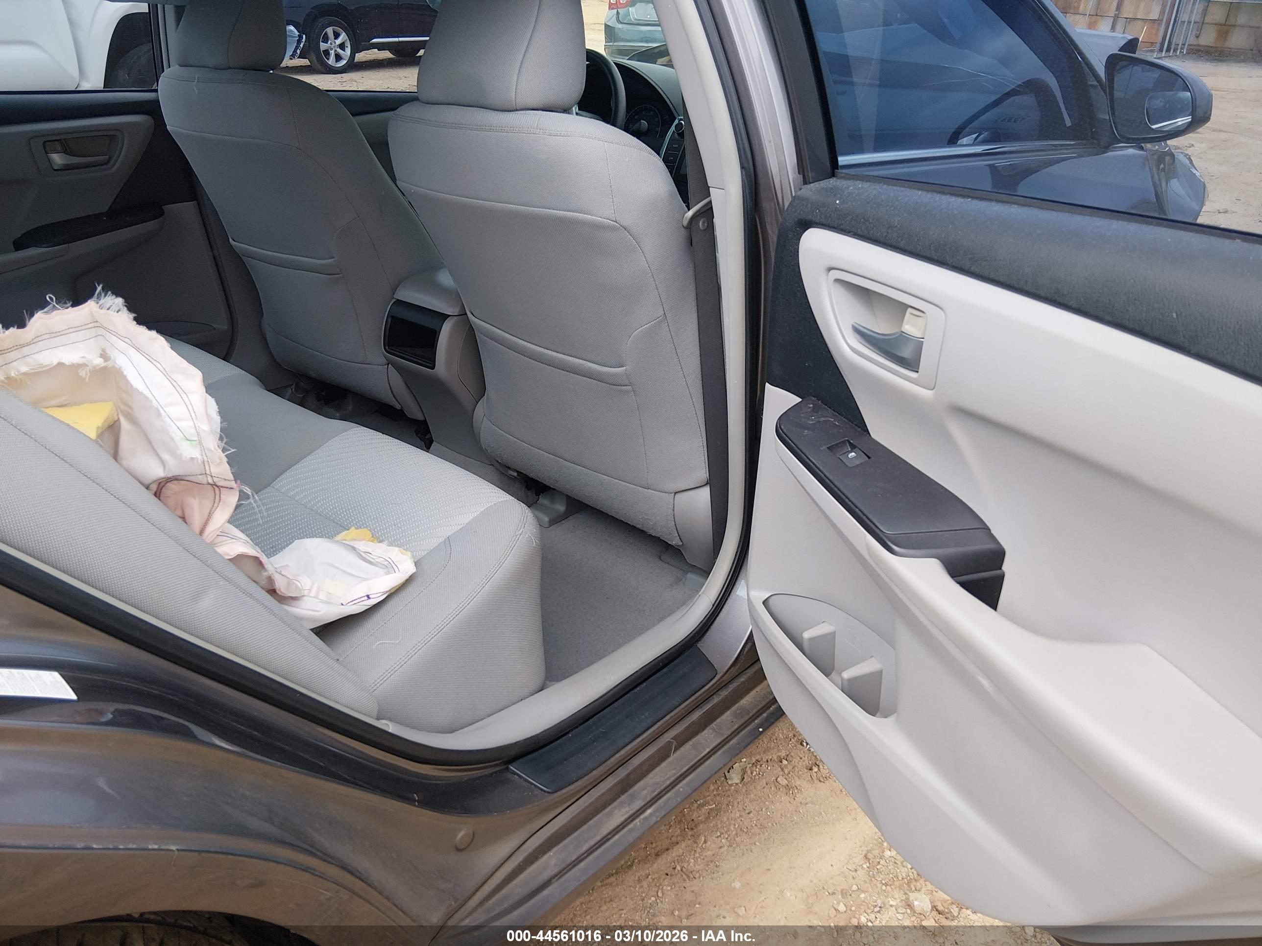 TOYOTA CAMRY image 8