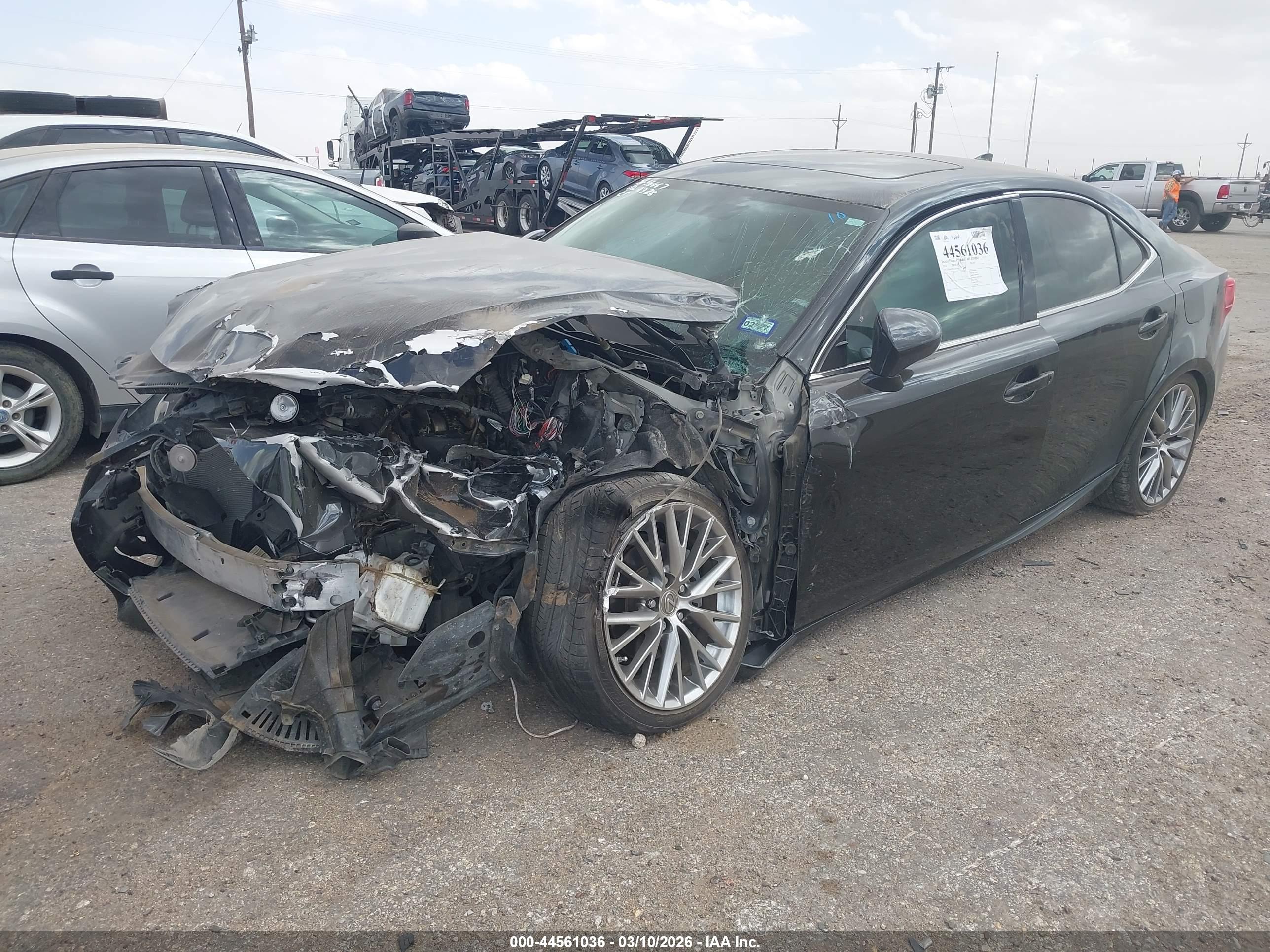 LEXUS IS image 2