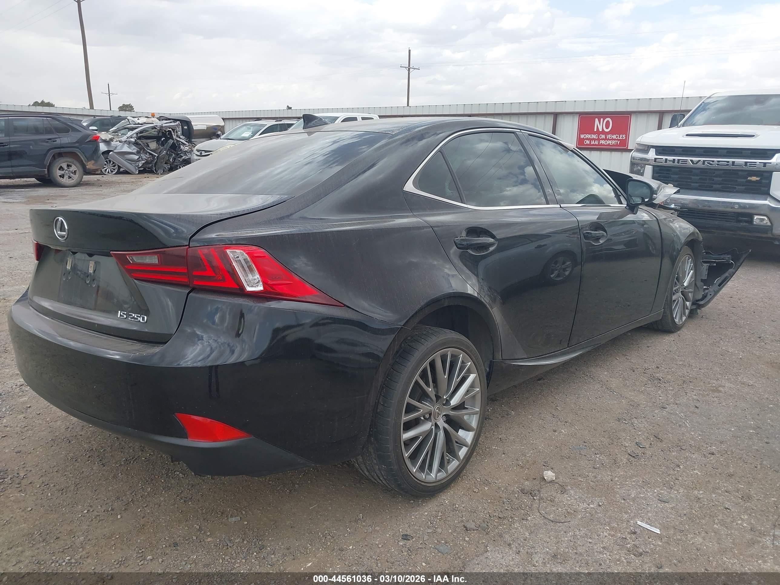 LEXUS IS image 4