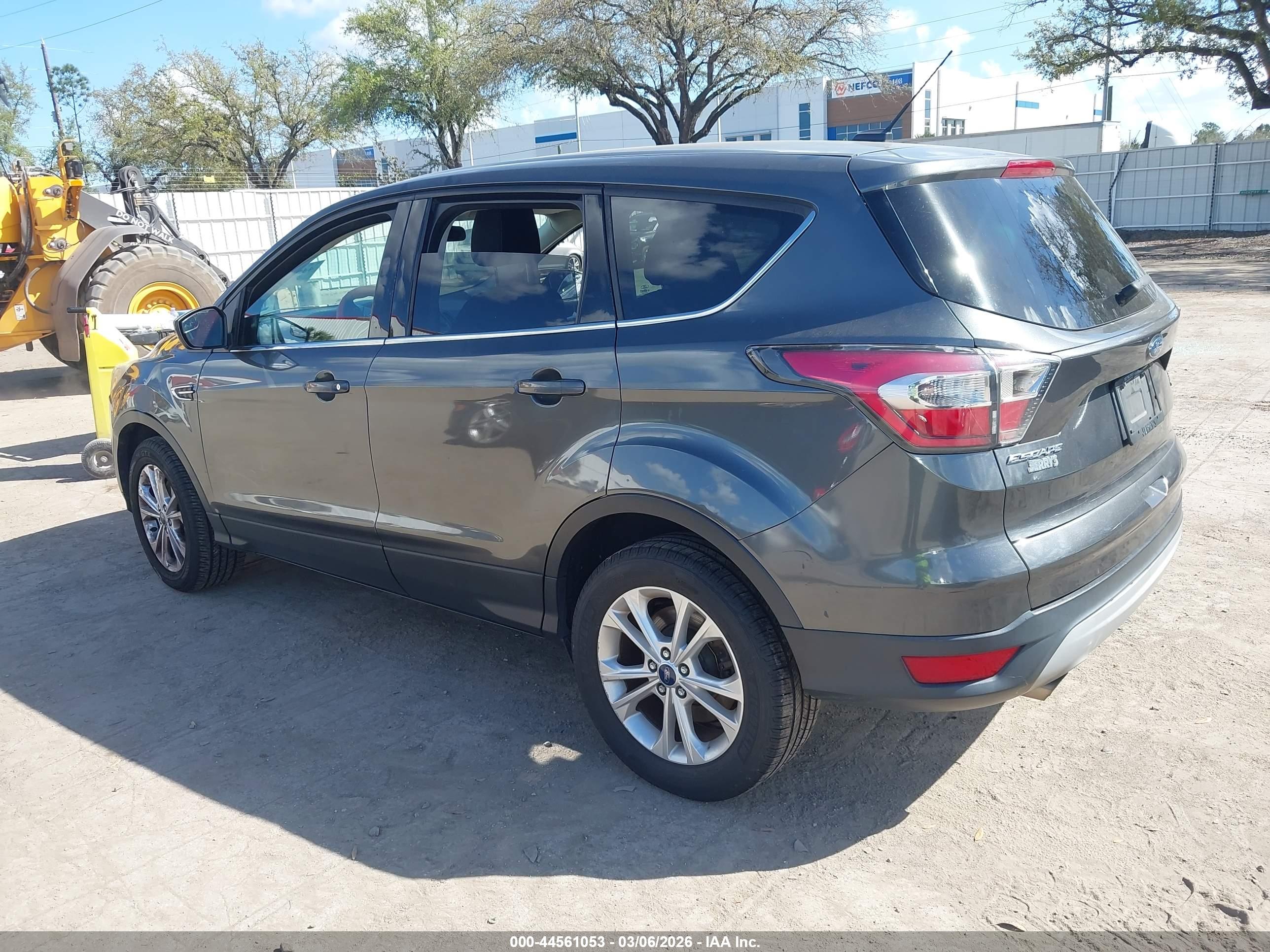 FORD ESCAPE image 3