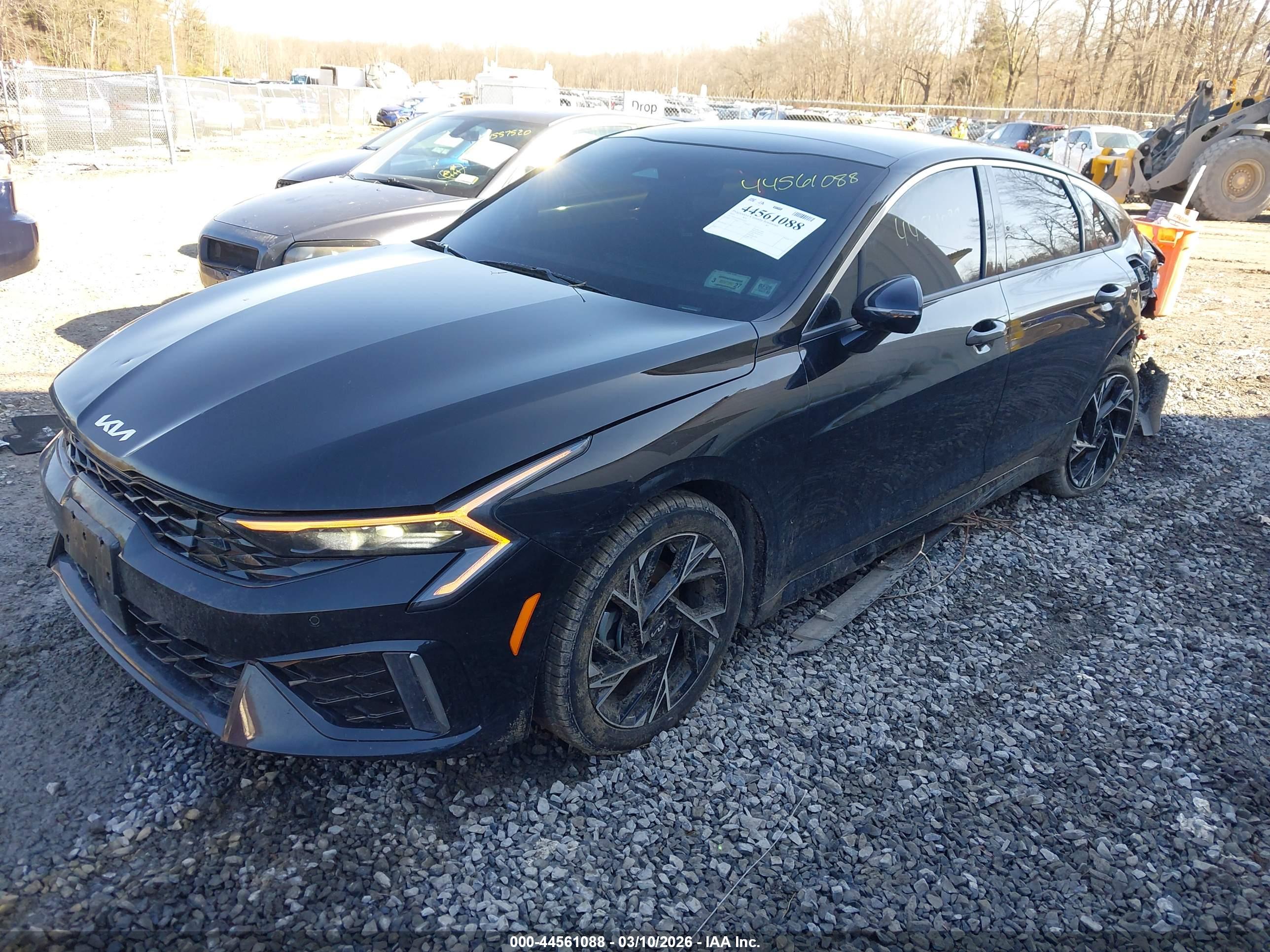 KIA K5 image 2