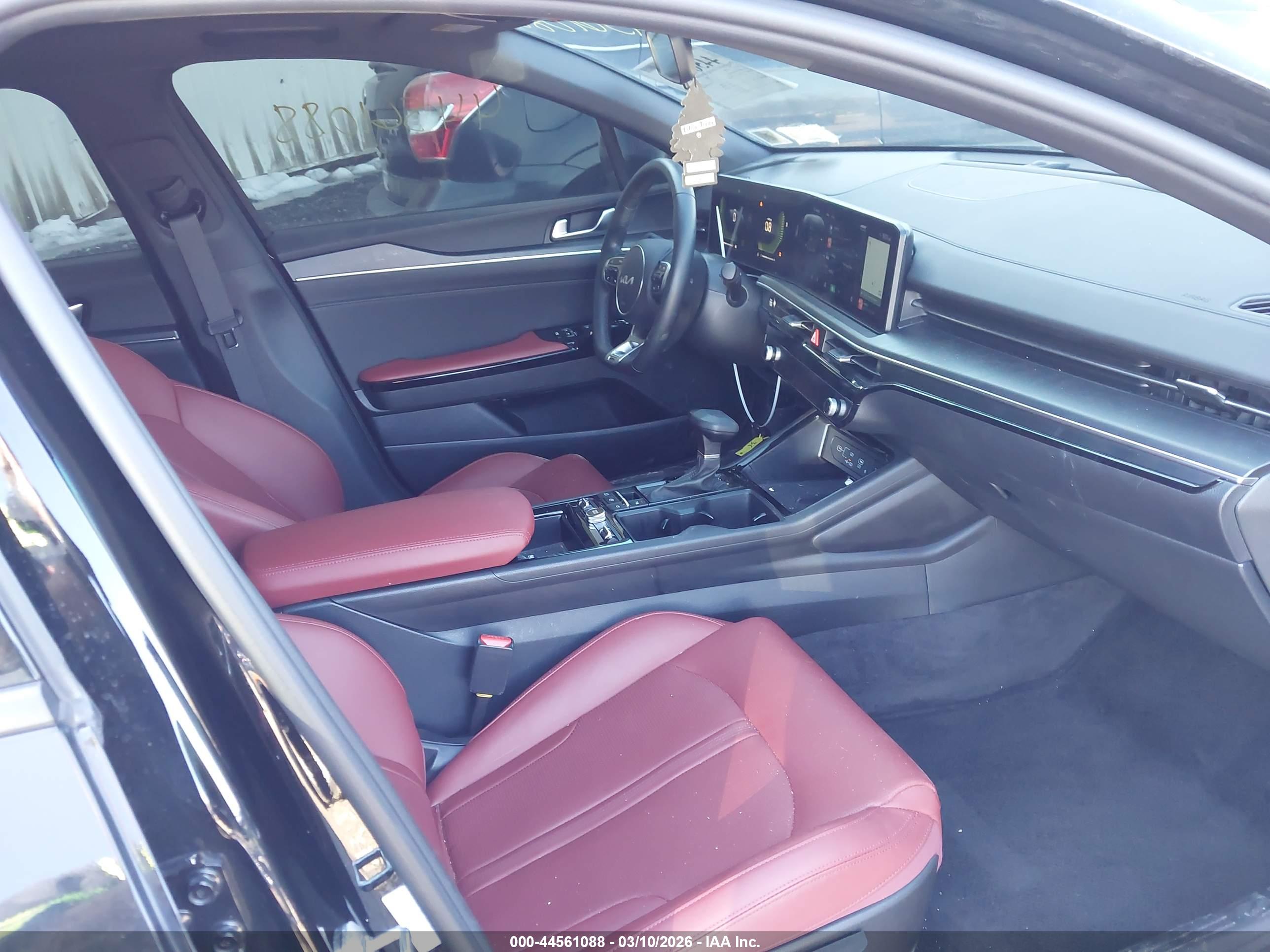 KIA K5 image 5