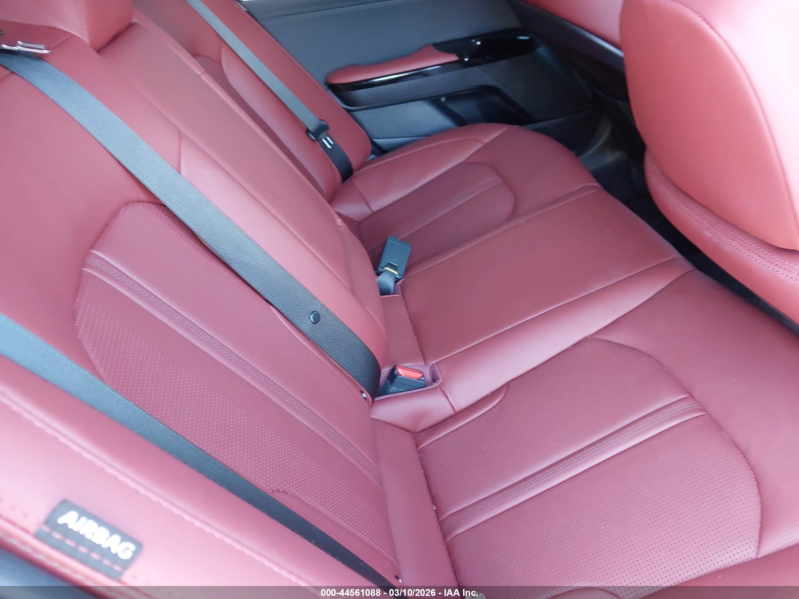 KIA K5 image 8