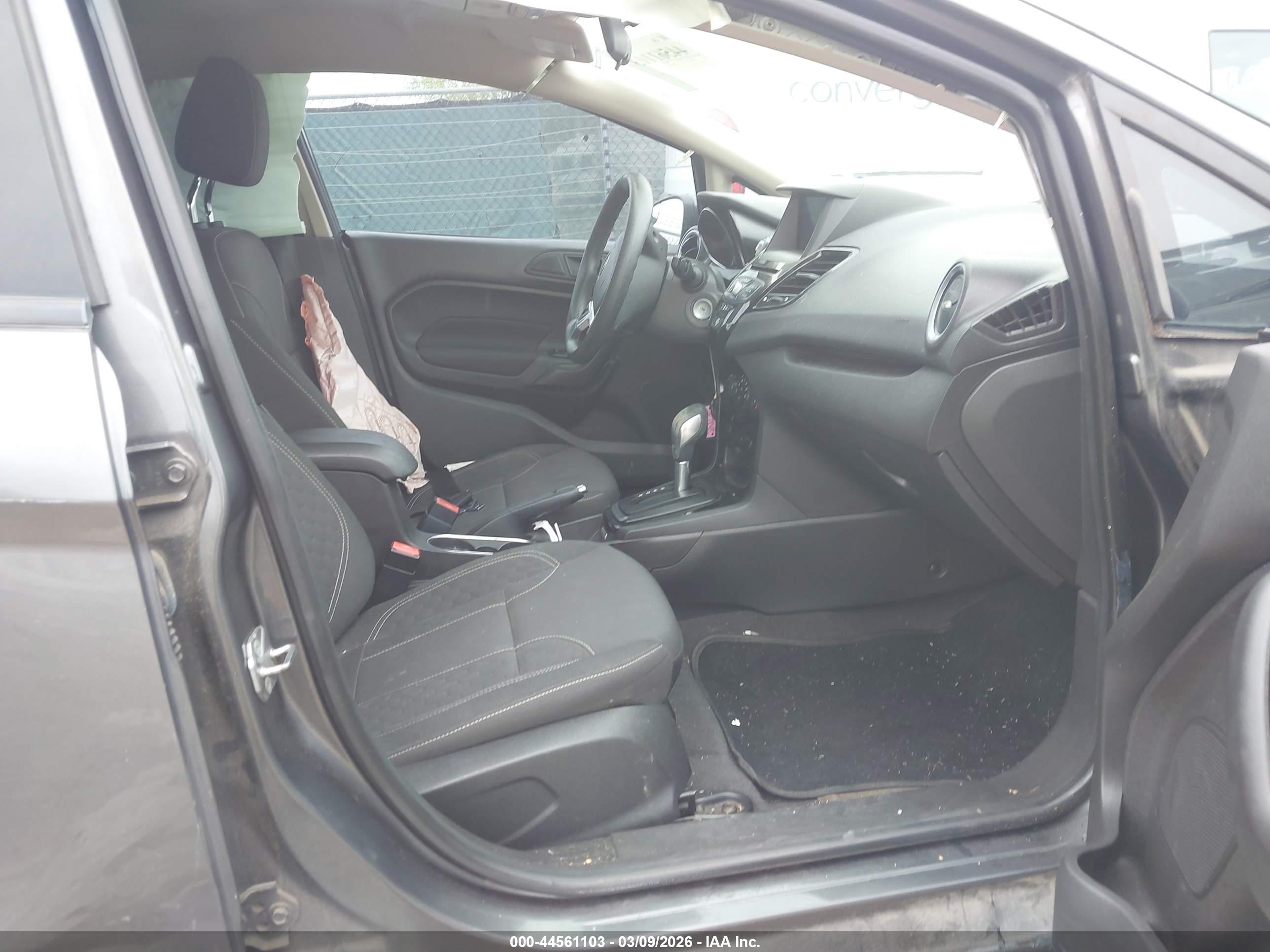 FORD FIESTA image 5