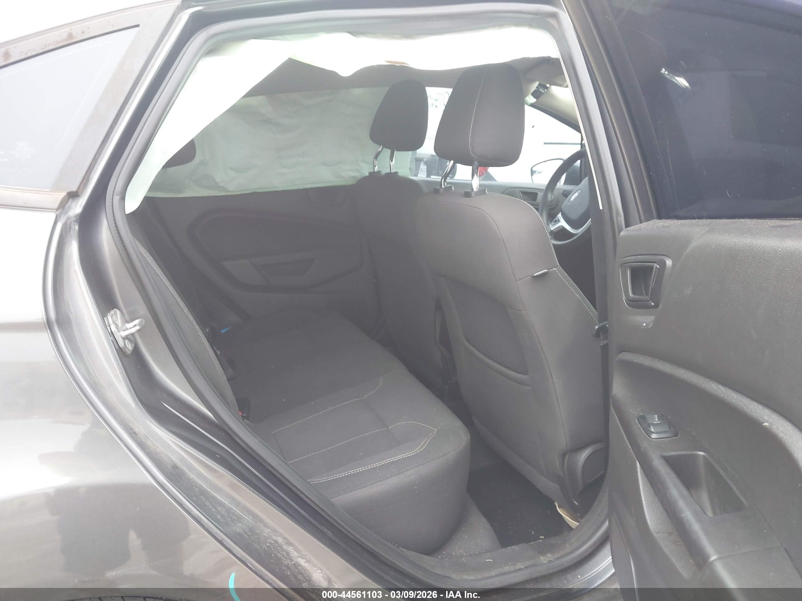 FORD FIESTA image 8