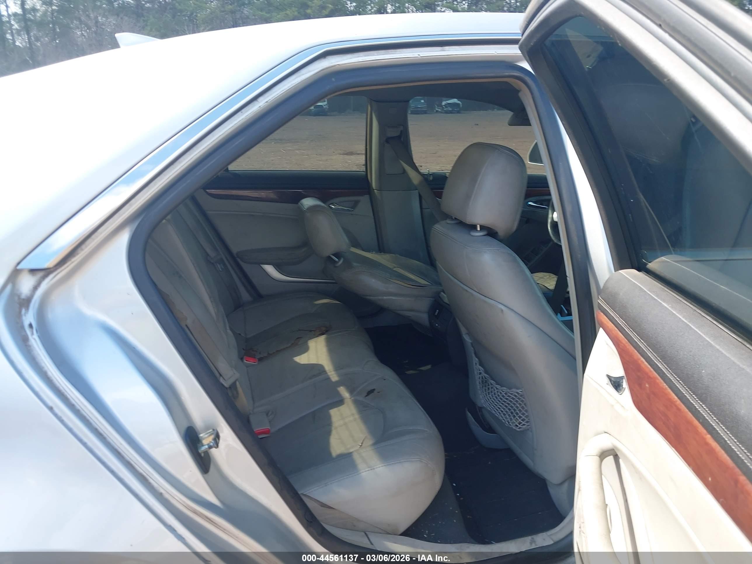 CADILLAC CTS image 8