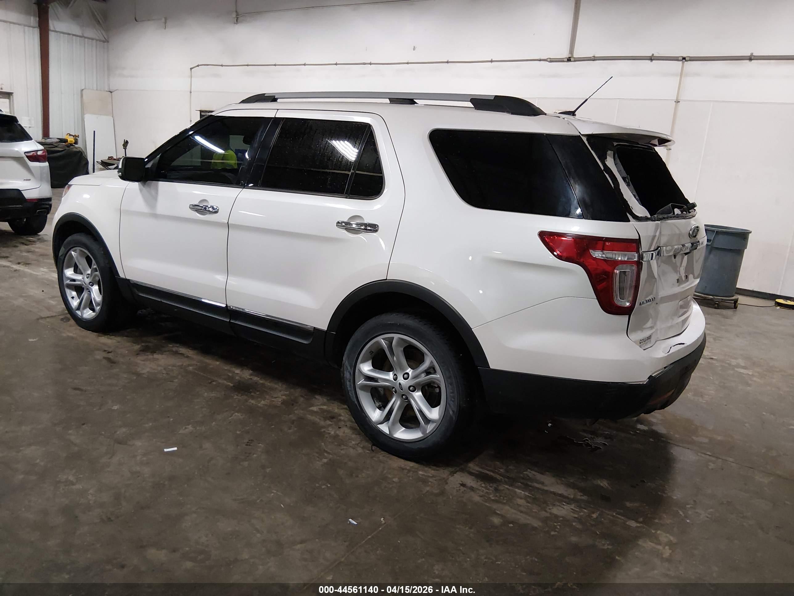 FORD EXPLORER image 3