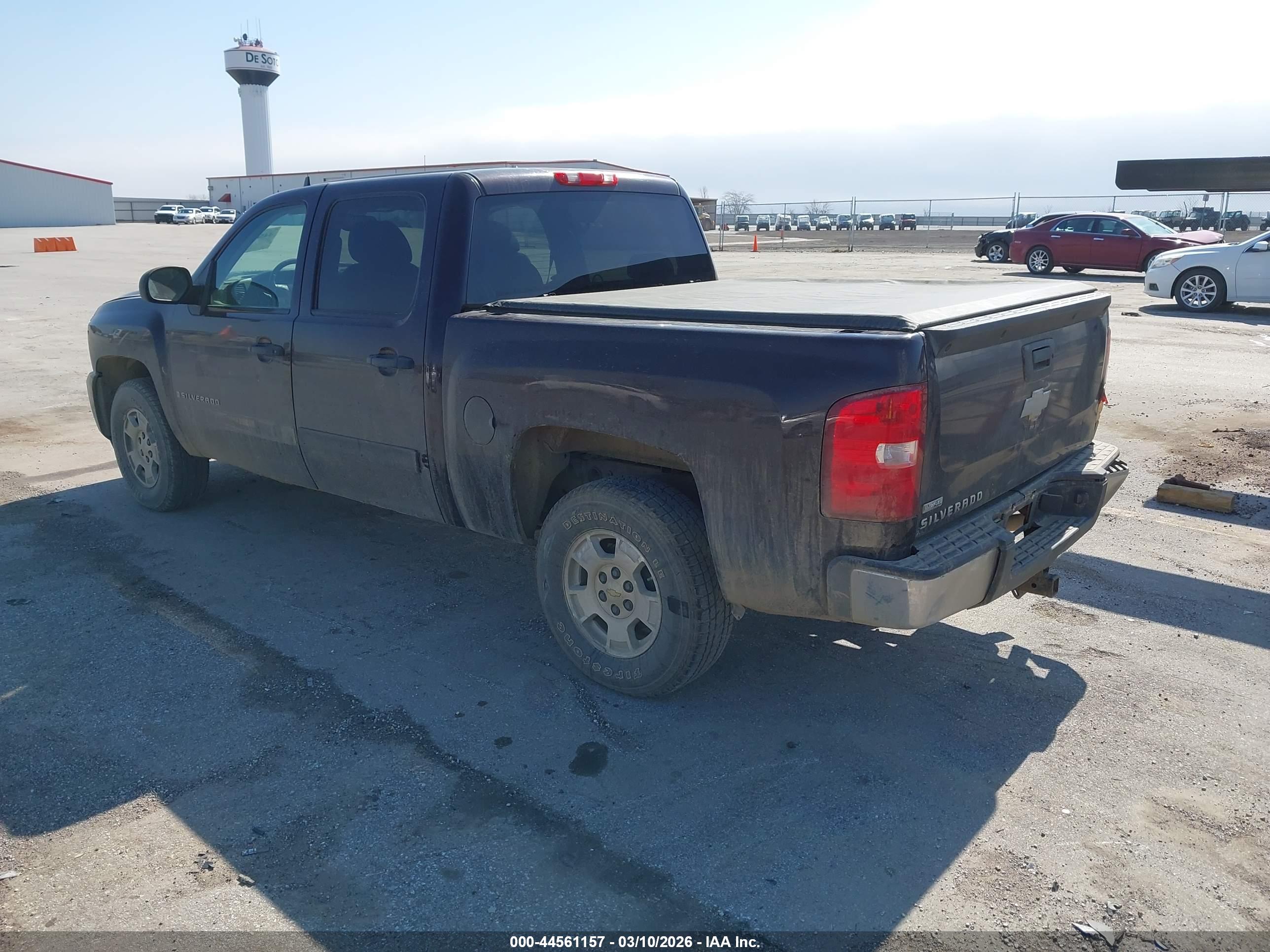 CHEVROLET SILVERADO image 3