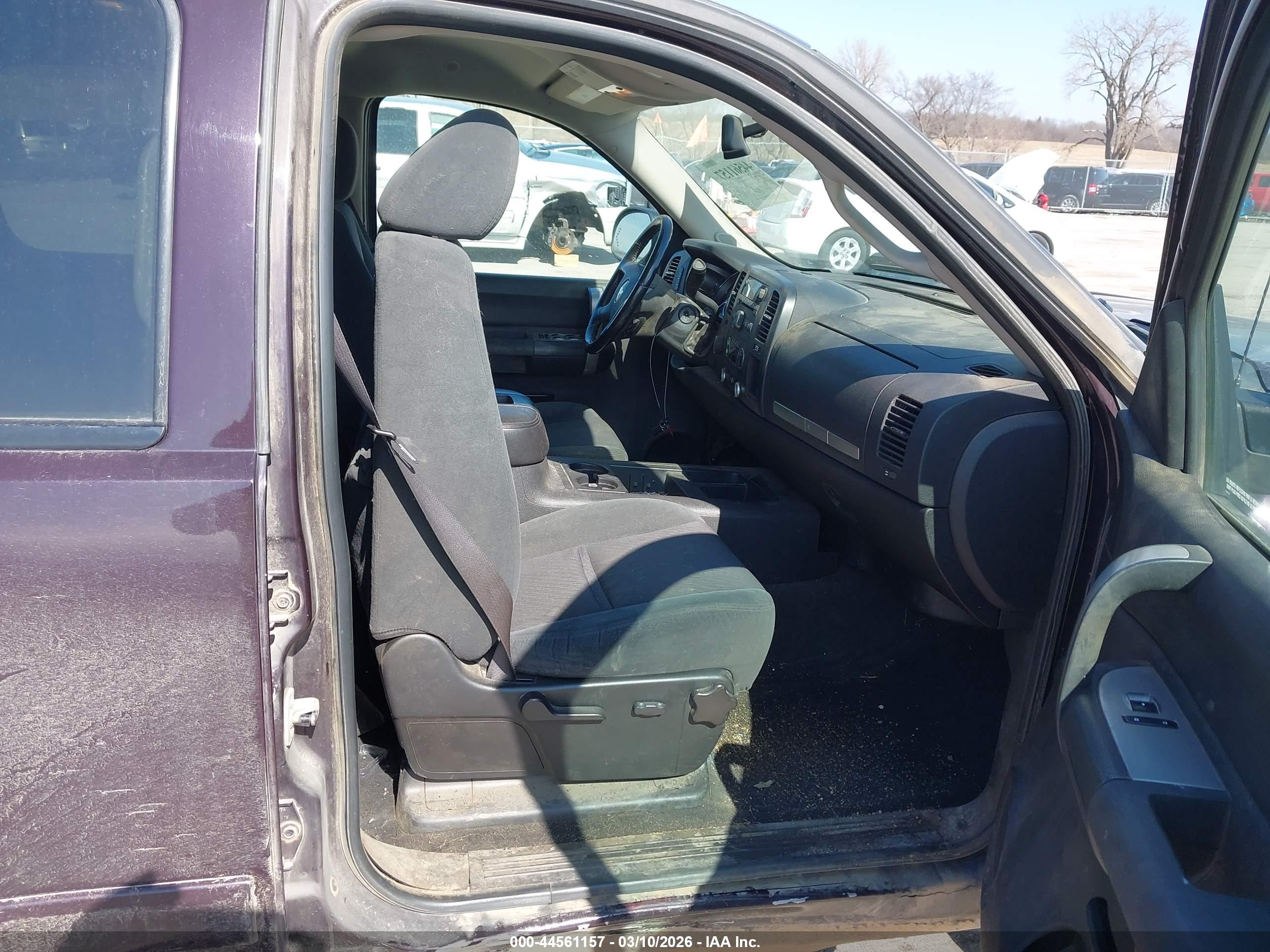 CHEVROLET SILVERADO image 5
