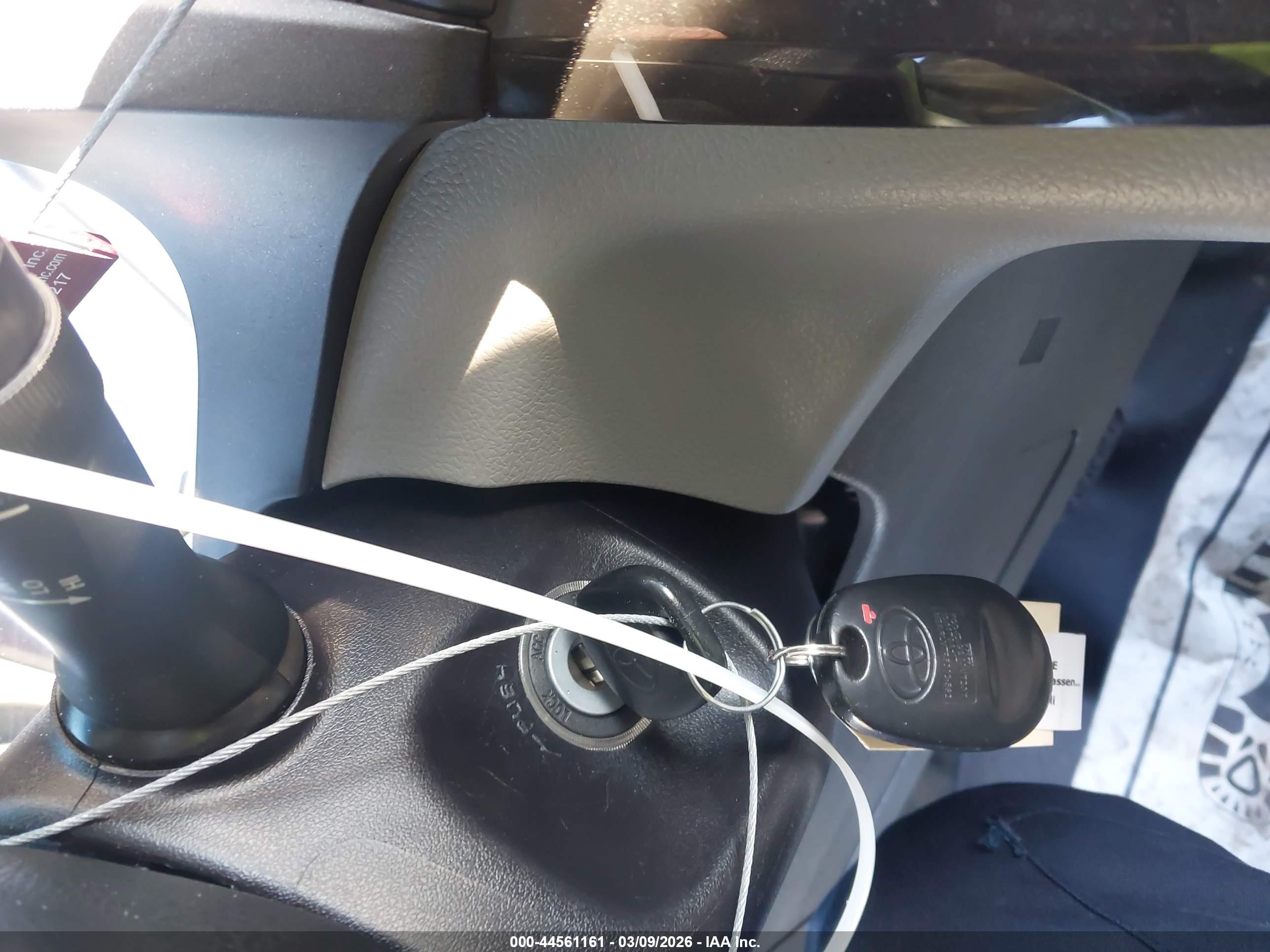 TOYOTA SIENNA image 11