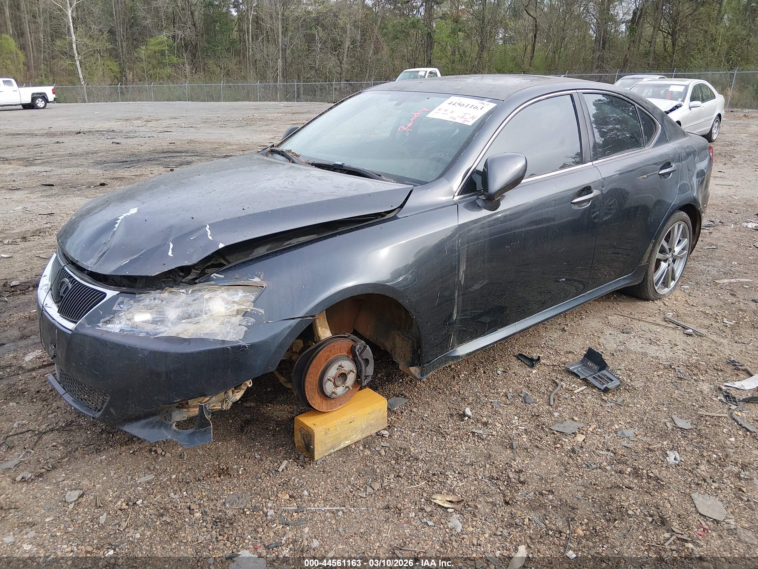 LEXUS IS image 2