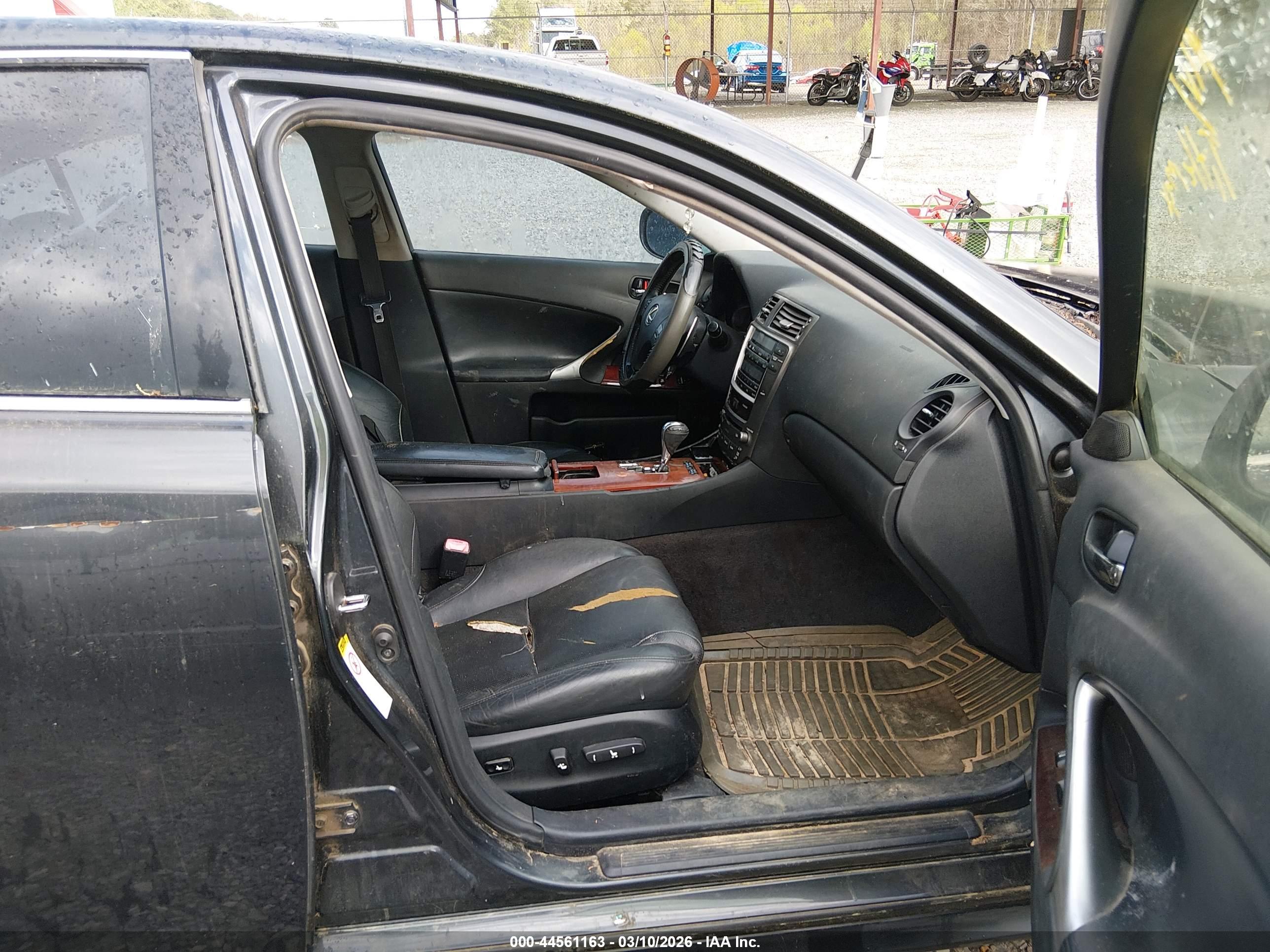 LEXUS IS image 5